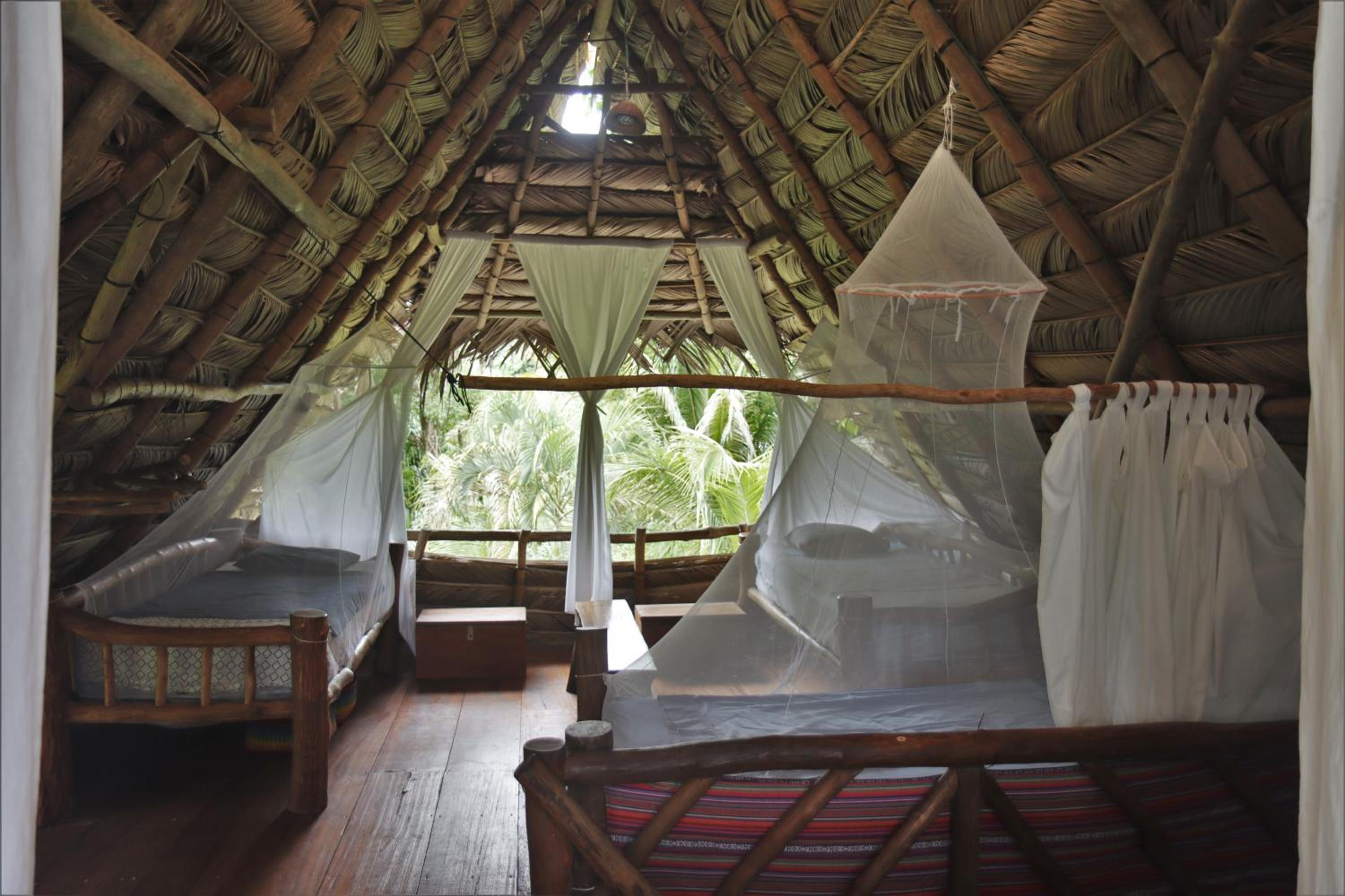 Single Bed in Mixed Dormitory Room