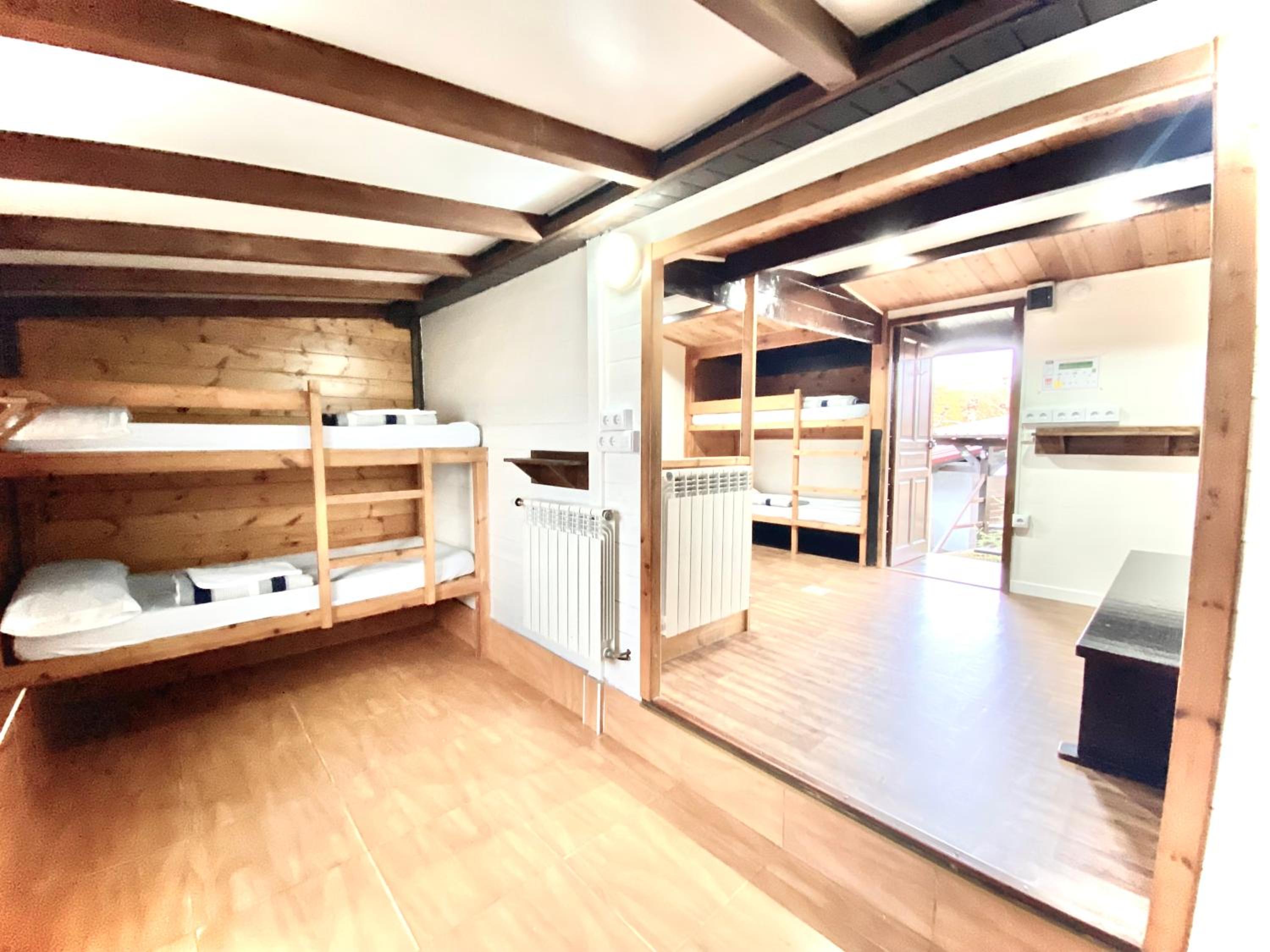 Habitación familiar con baño compartido