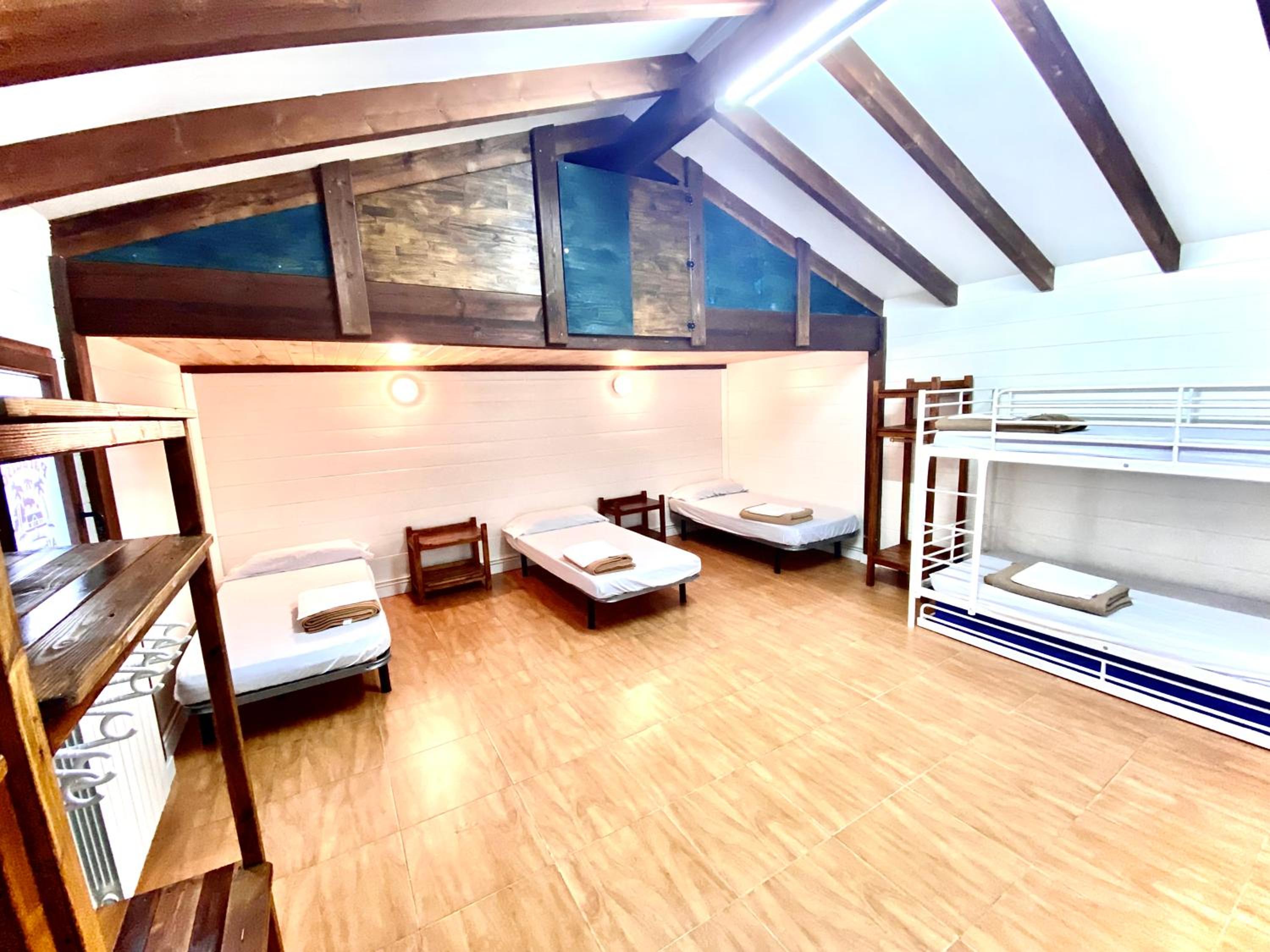 Habitación familiar con baño compartido