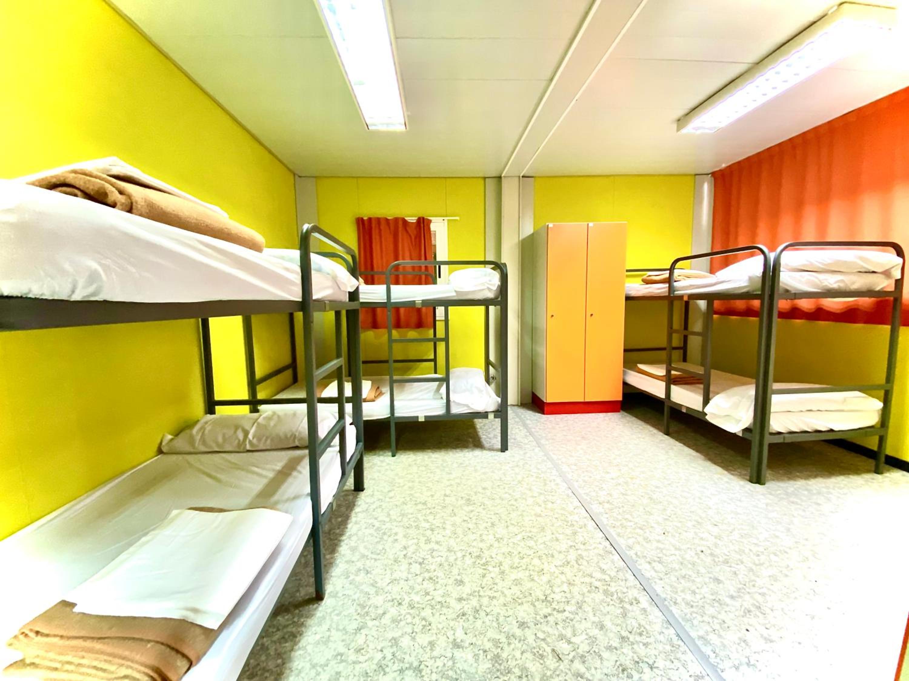 Habitación familiar con baño compartido