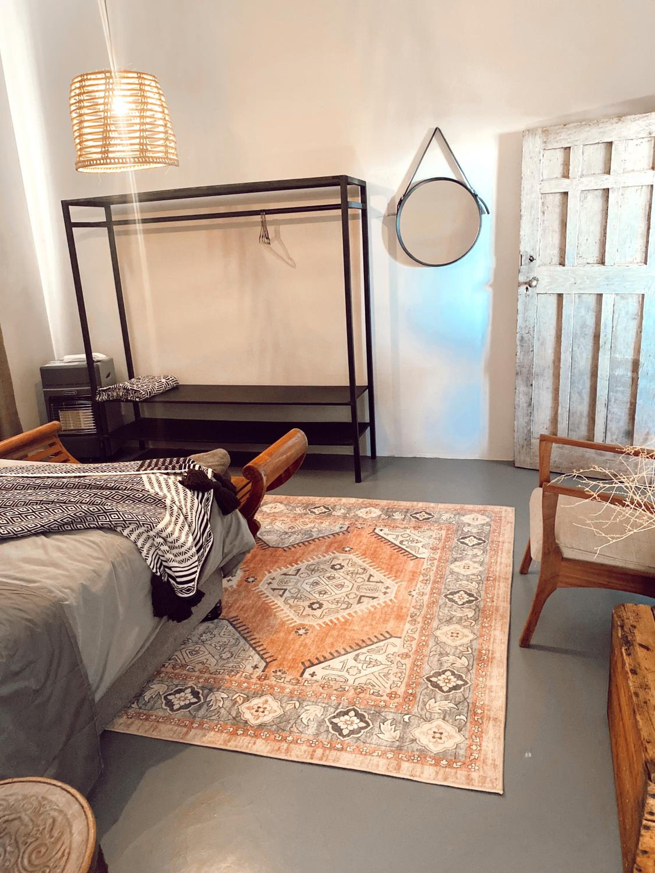Five-Bedroom House - Photo 11