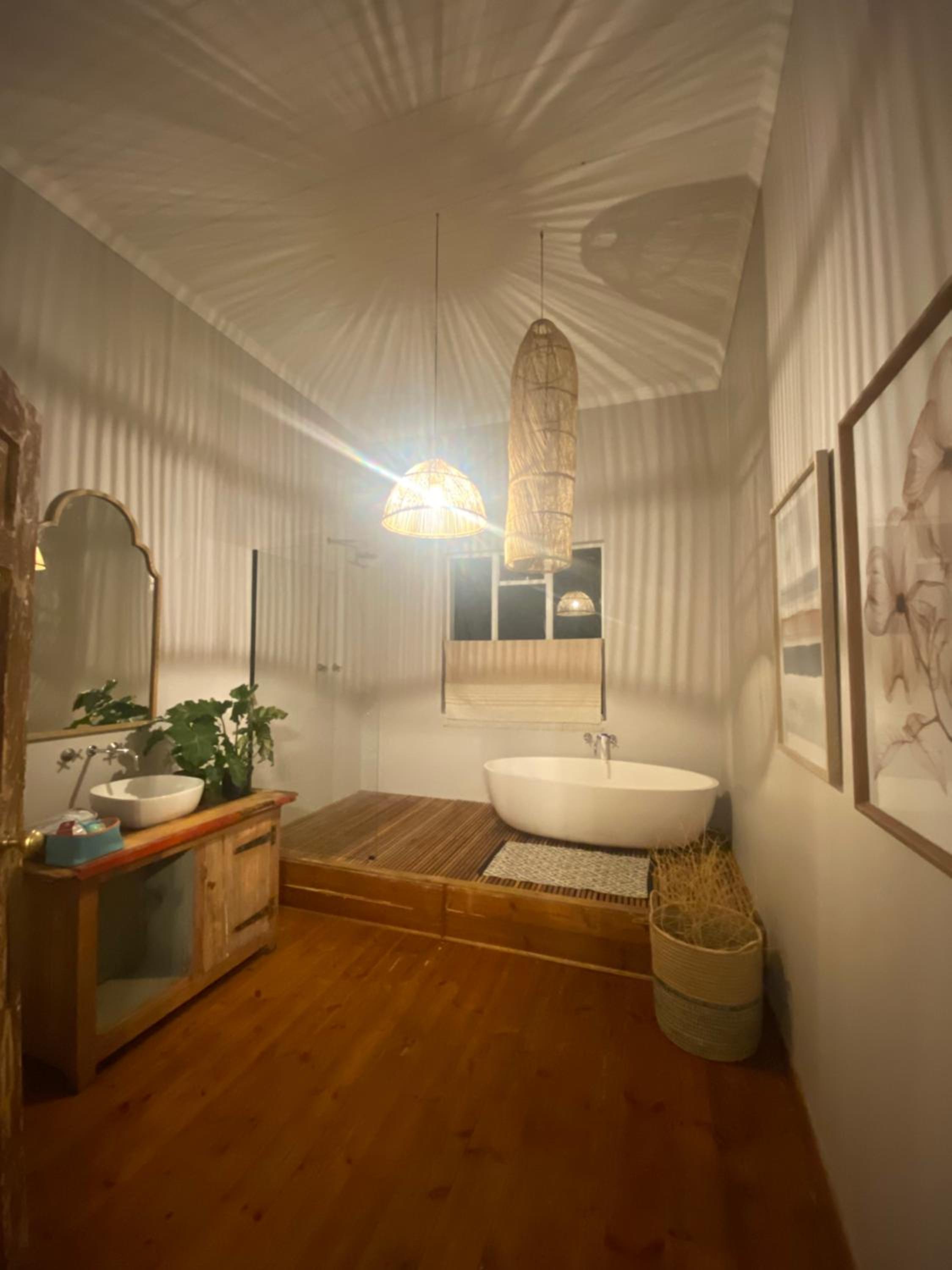 Five-Bedroom House - Photo 12