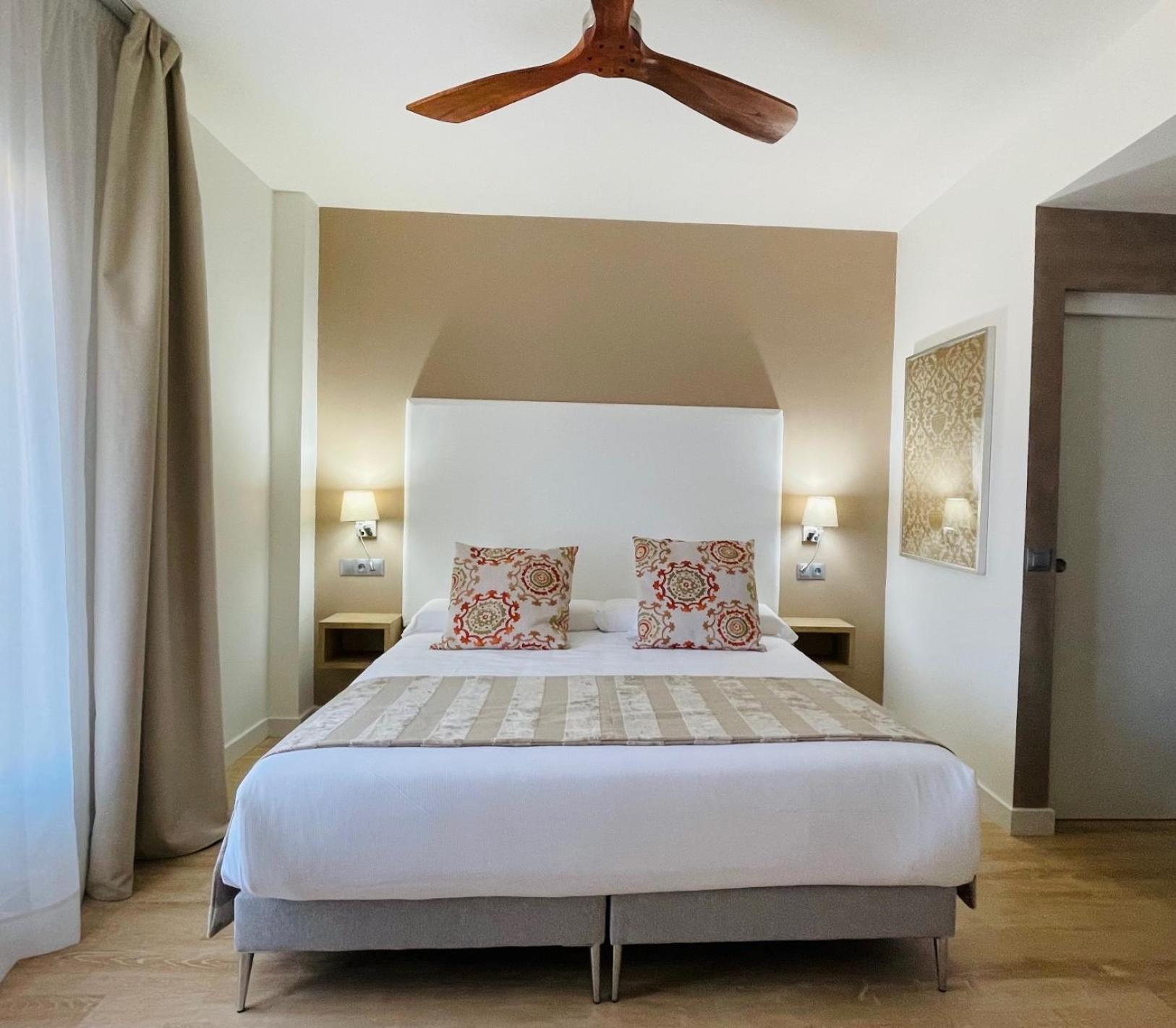 Deluxe Room - Photo 2