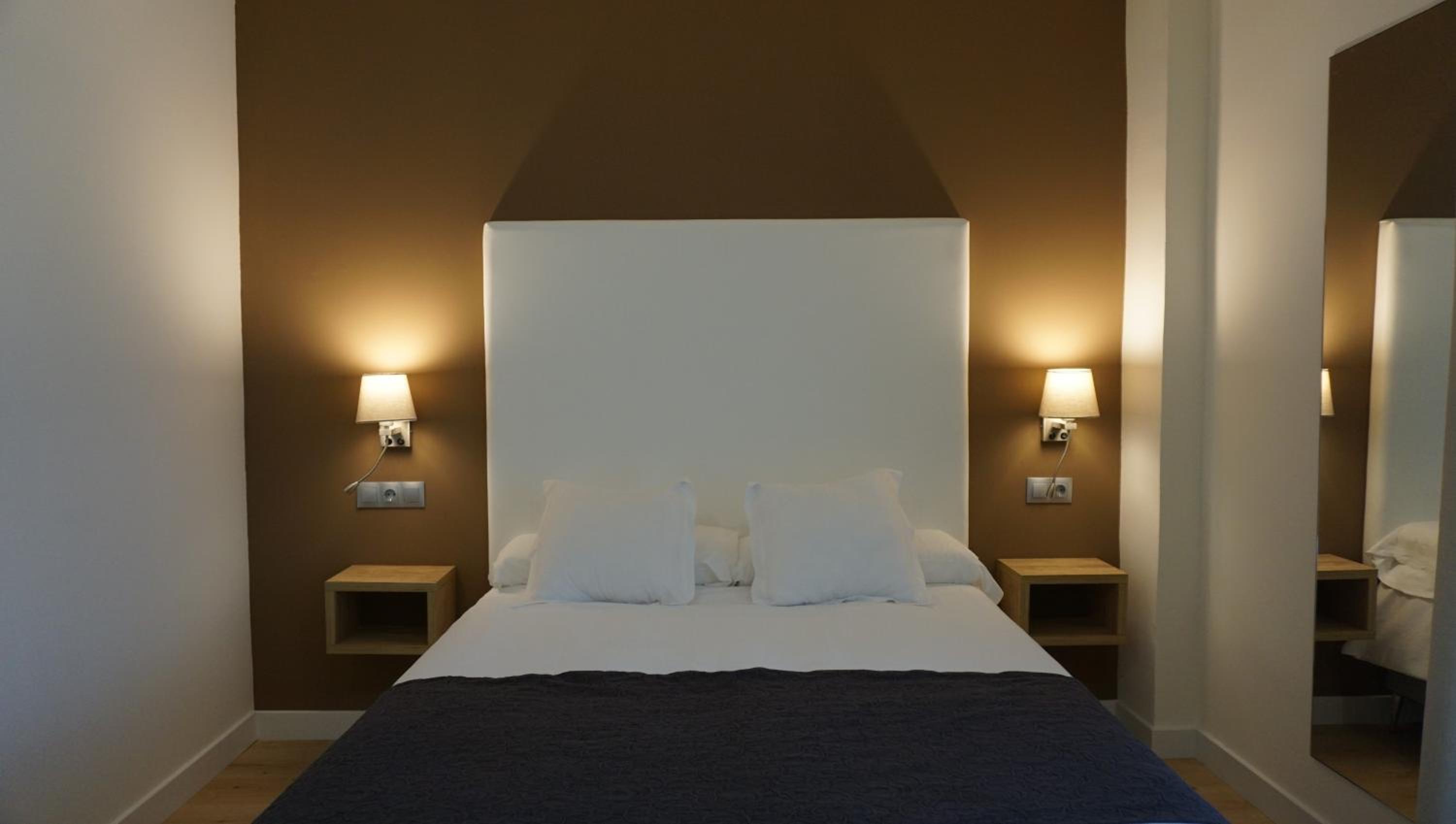 Deluxe Room - Photo 5