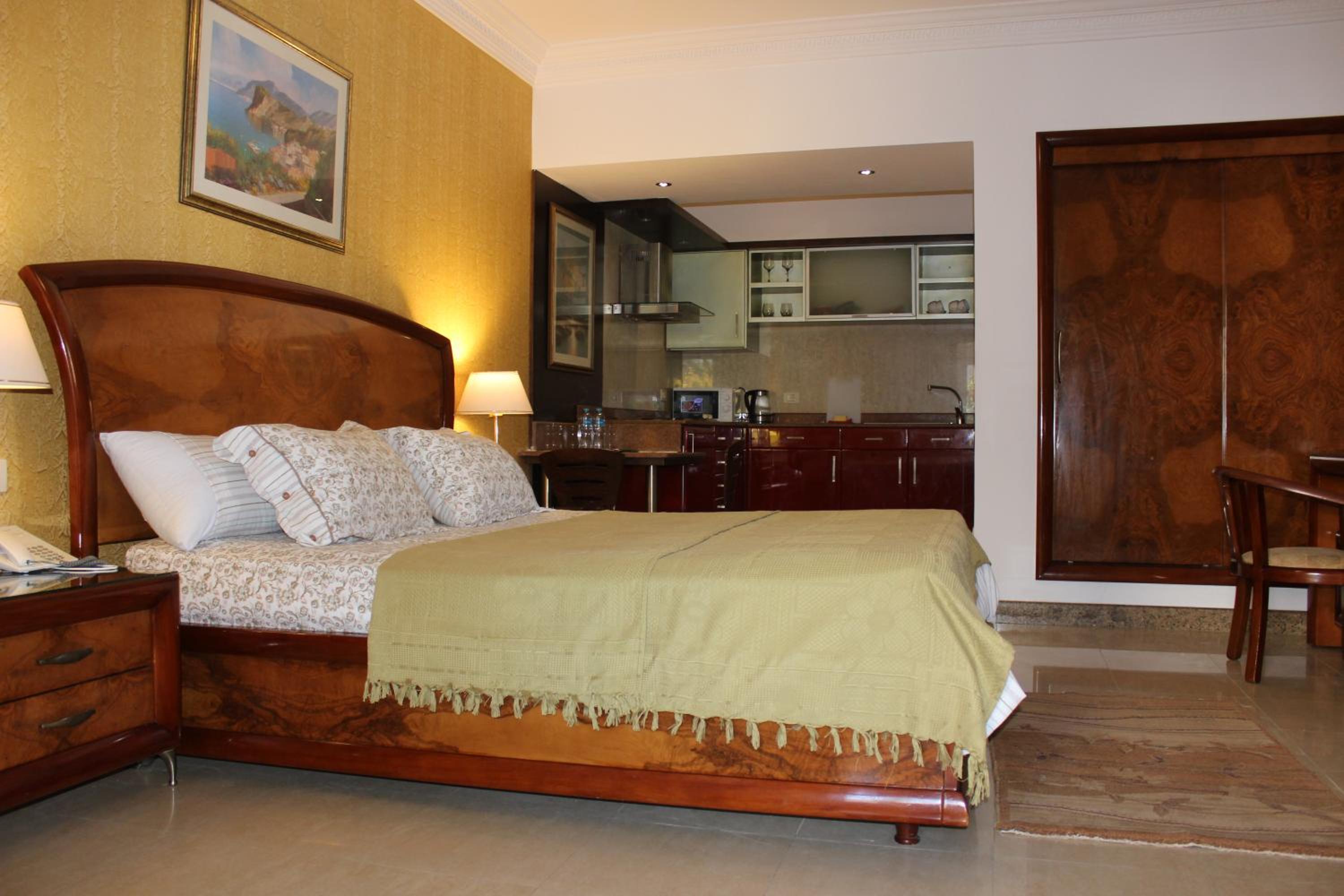 King Suite With Pool View