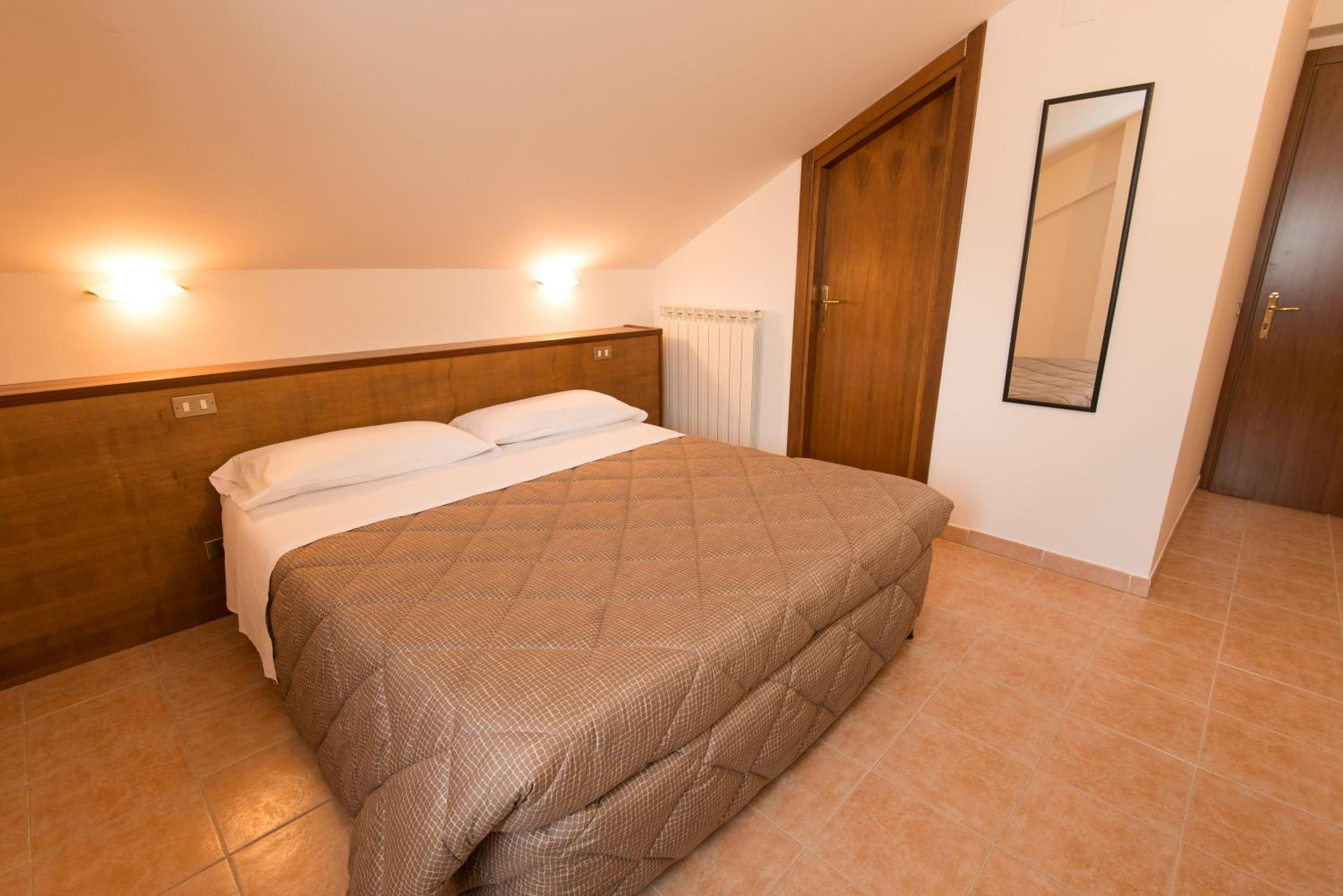 Economy Double or Twin Room photo 2