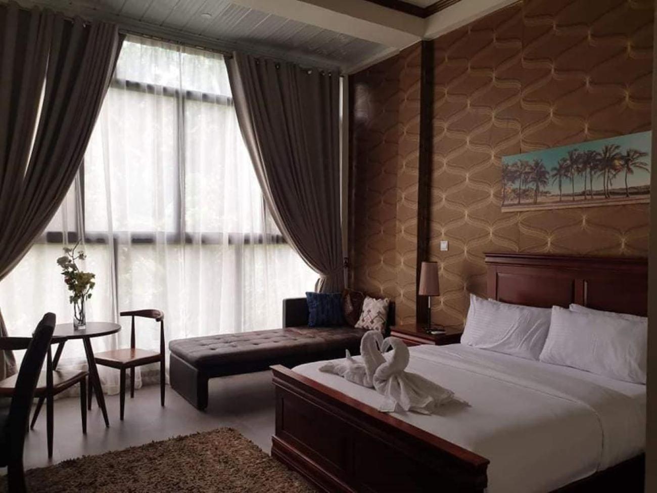 Deluxe Queen Room - Photo 2