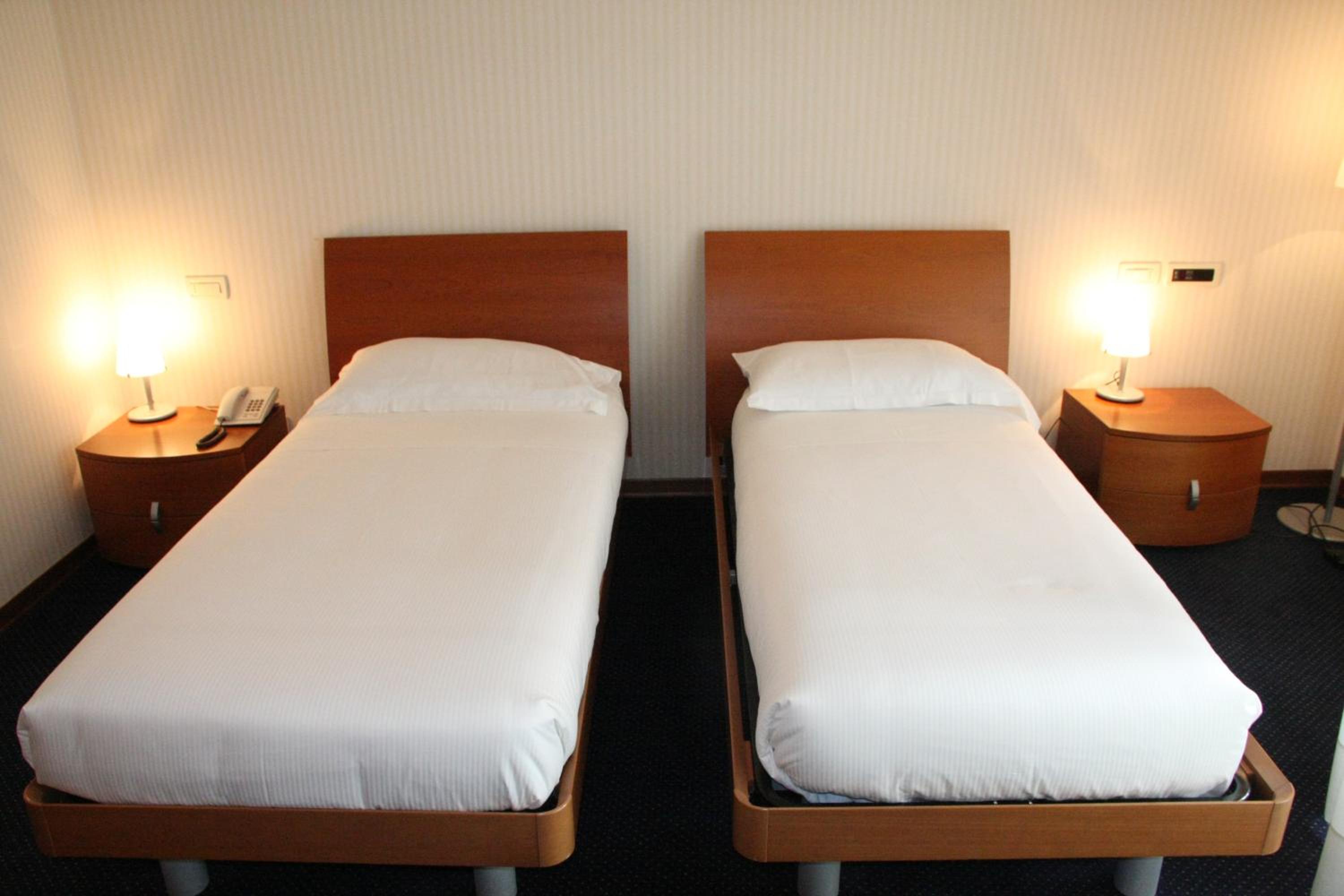 Twin Room - Photo 1