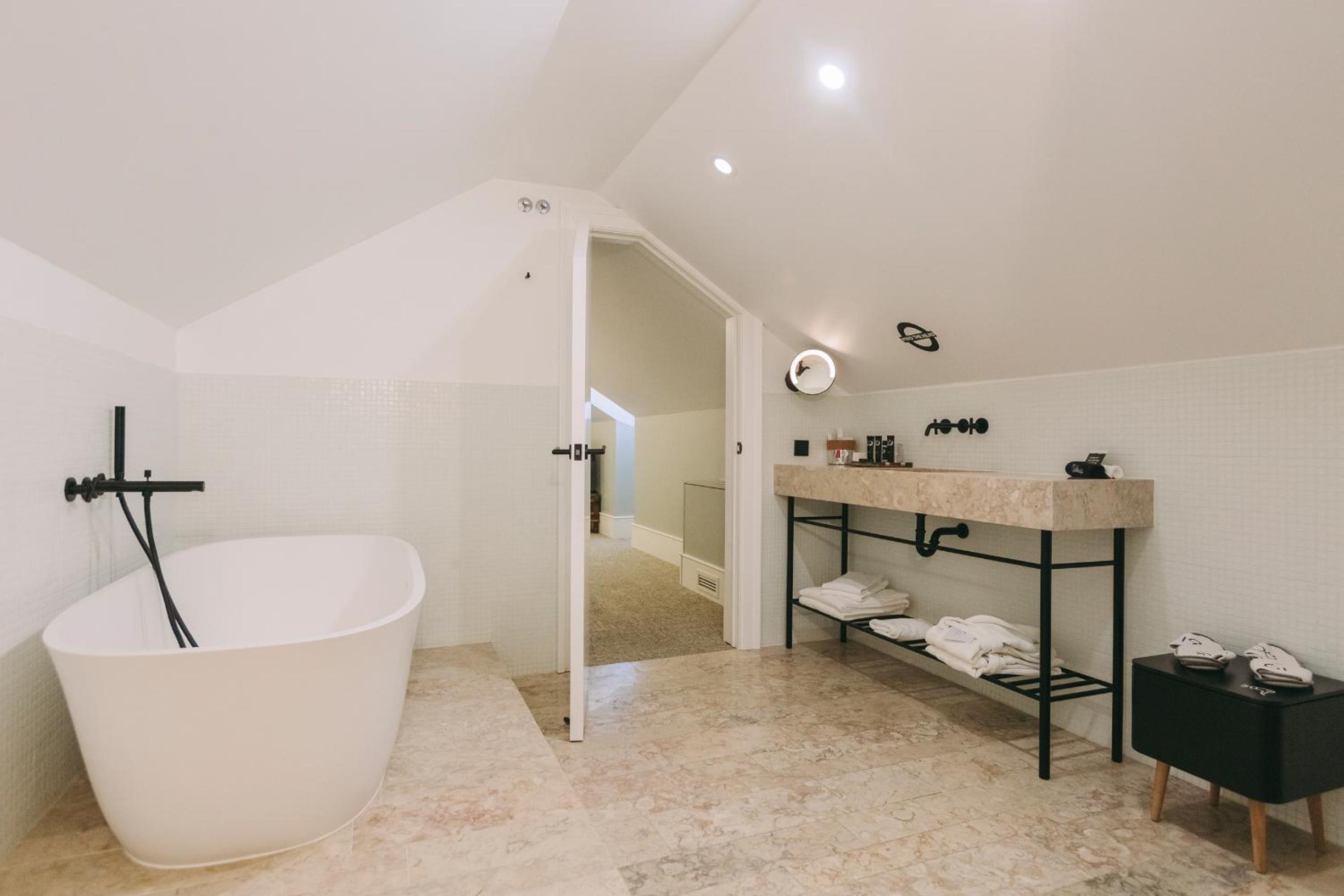 Three-Bedroom Attic Suite thumbnail 6
