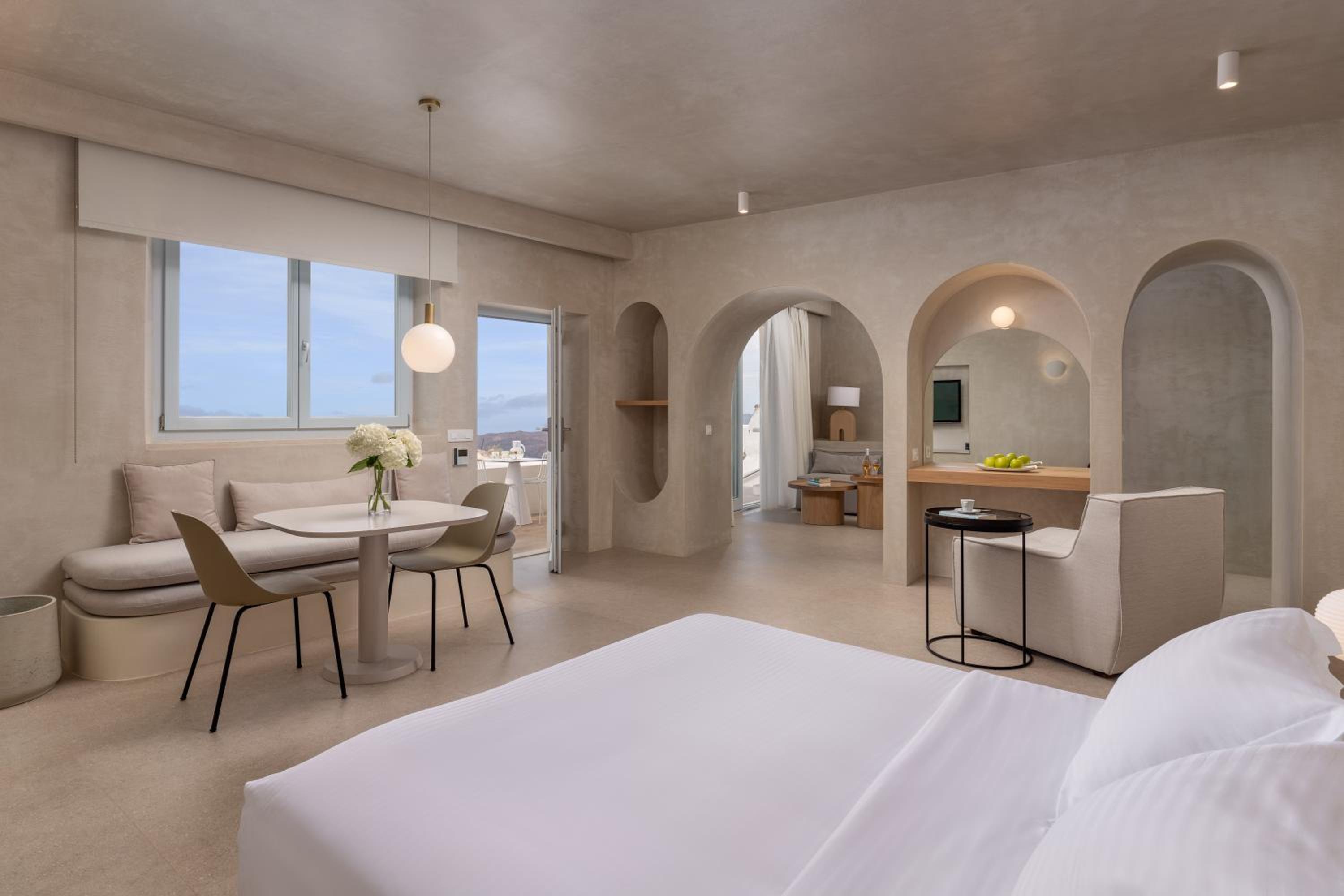 Honeymoon Suite with Outdoor Hot Tub - Photo 11