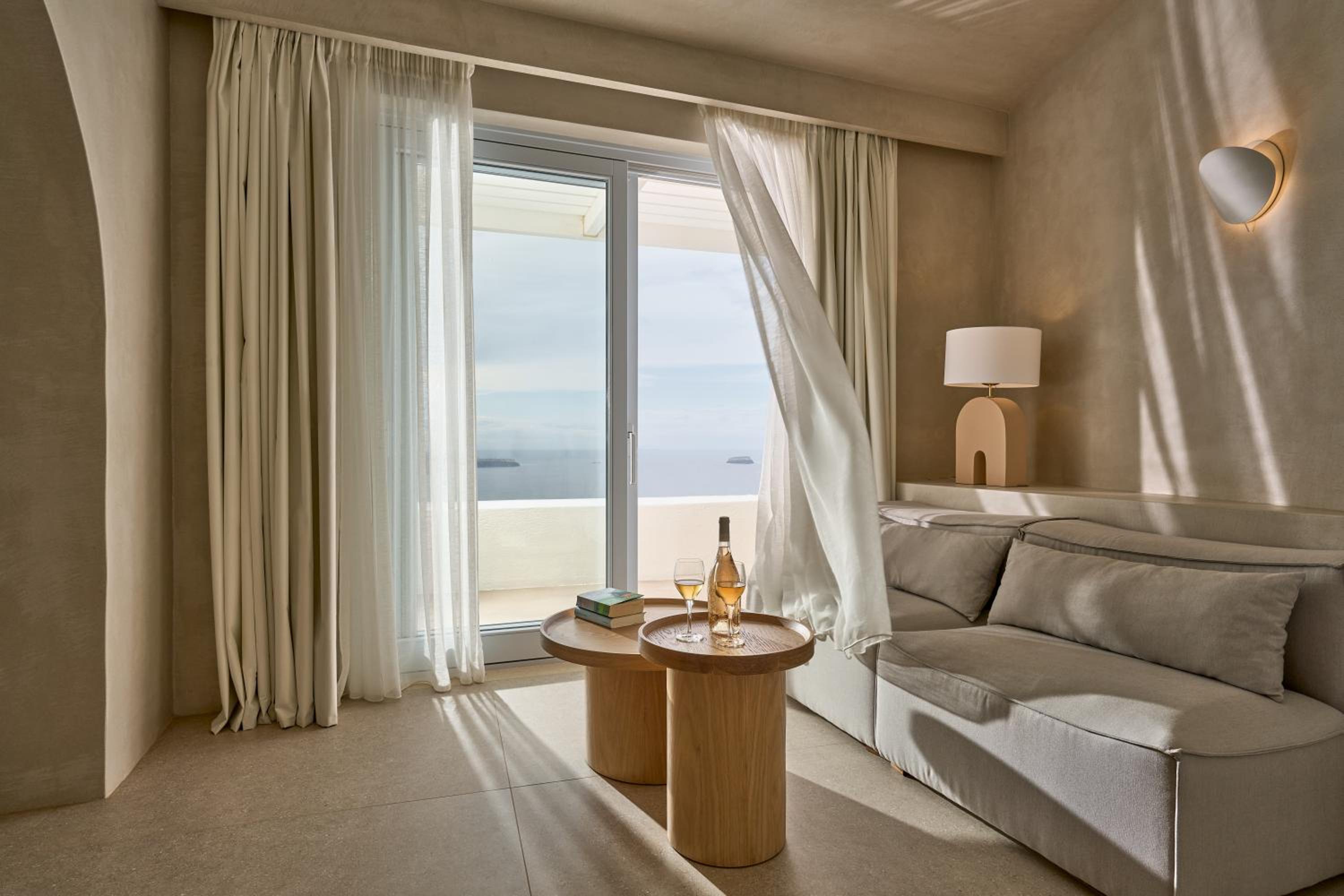 Honeymoon Suite with Outdoor Hot Tub - Photo 2