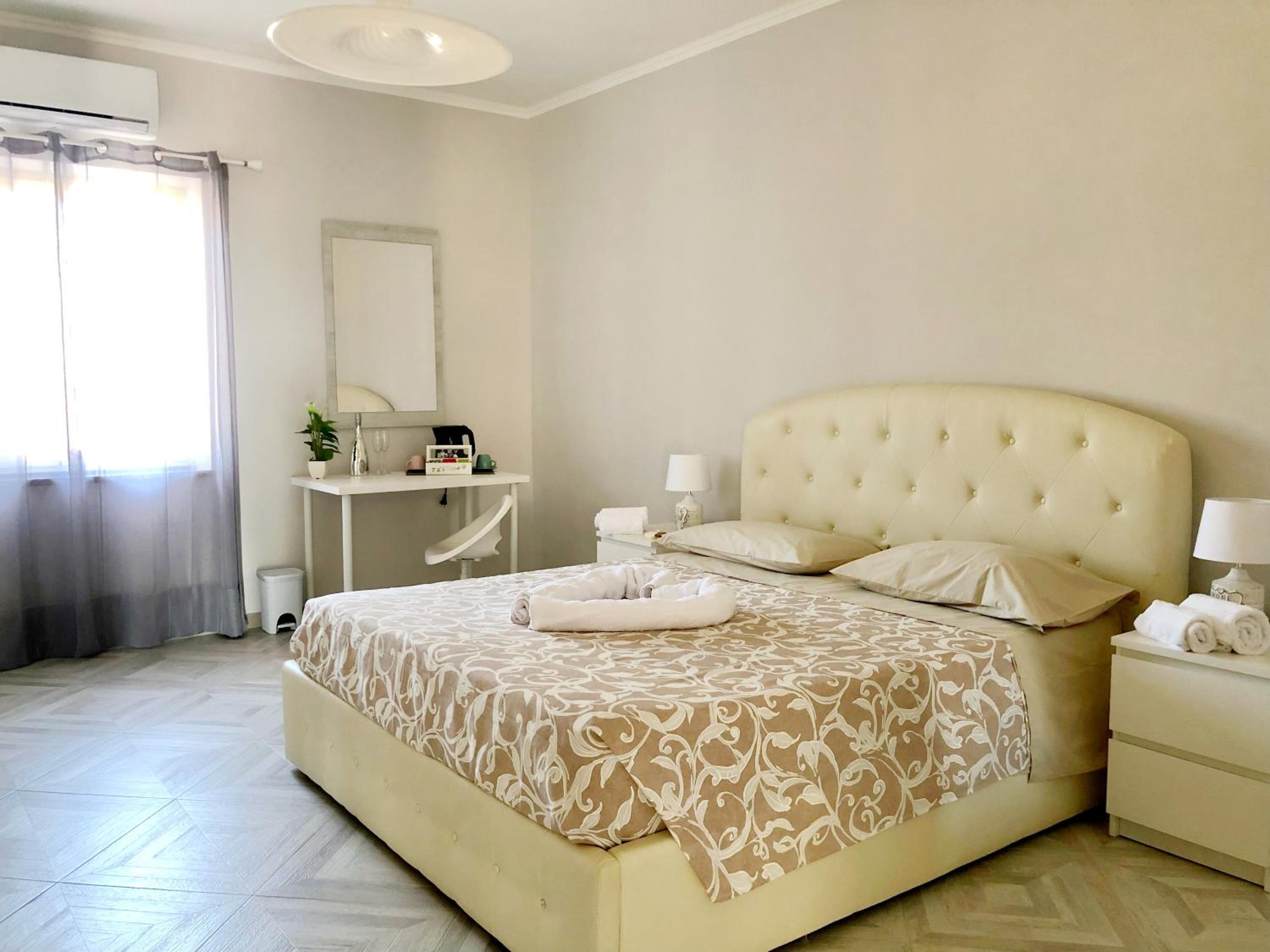 Double Room with Private External Bathroom photo 1