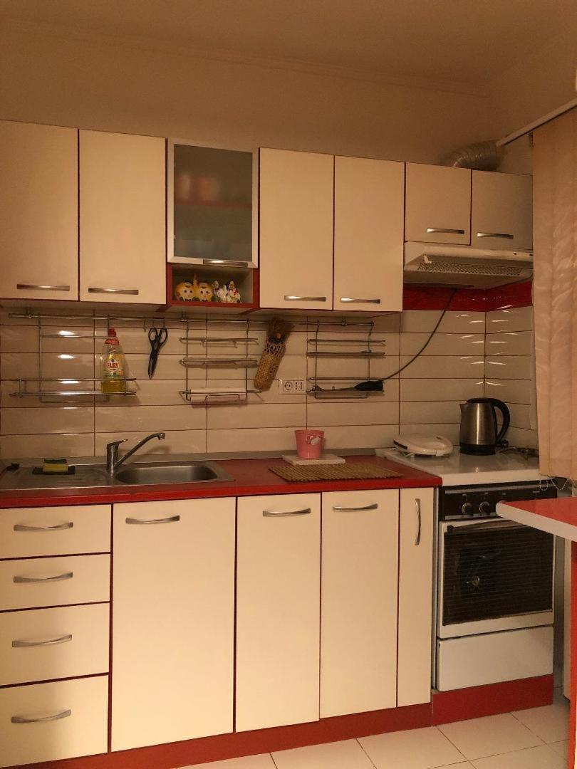 One-Bedroom Apartment - Photo 3