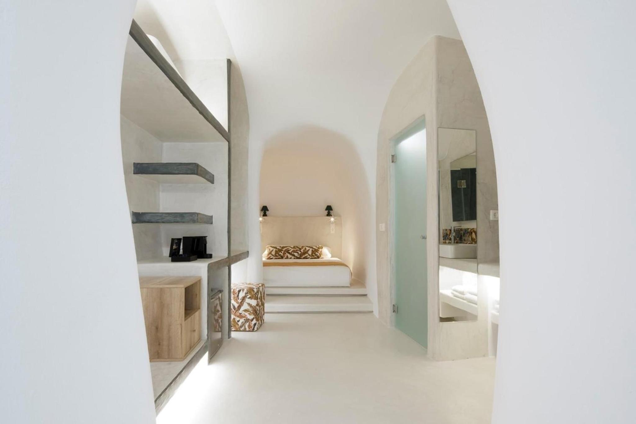 Cave Suite with Sea View Terrace
