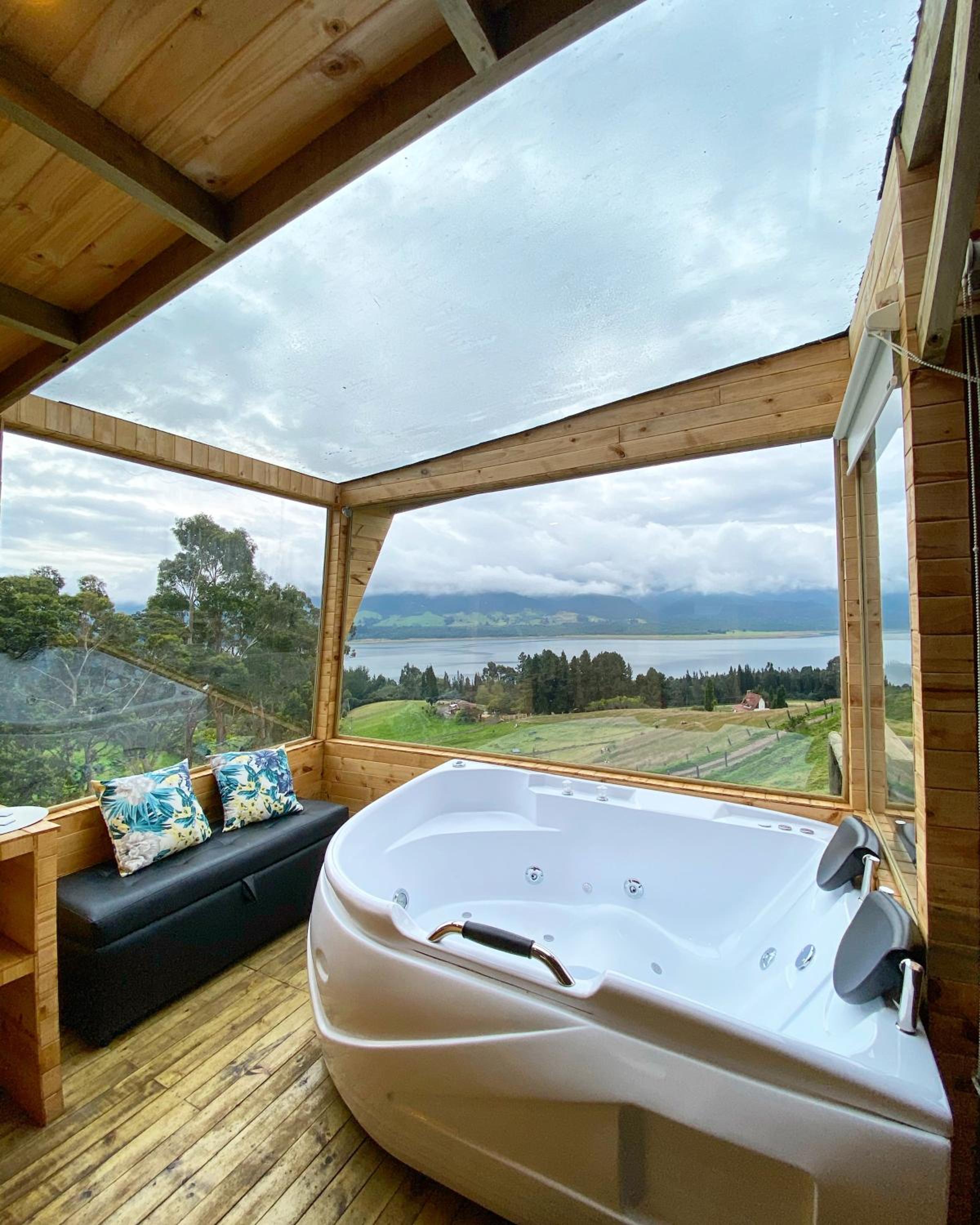 Deluxe Double Room with Bath - Photo 9