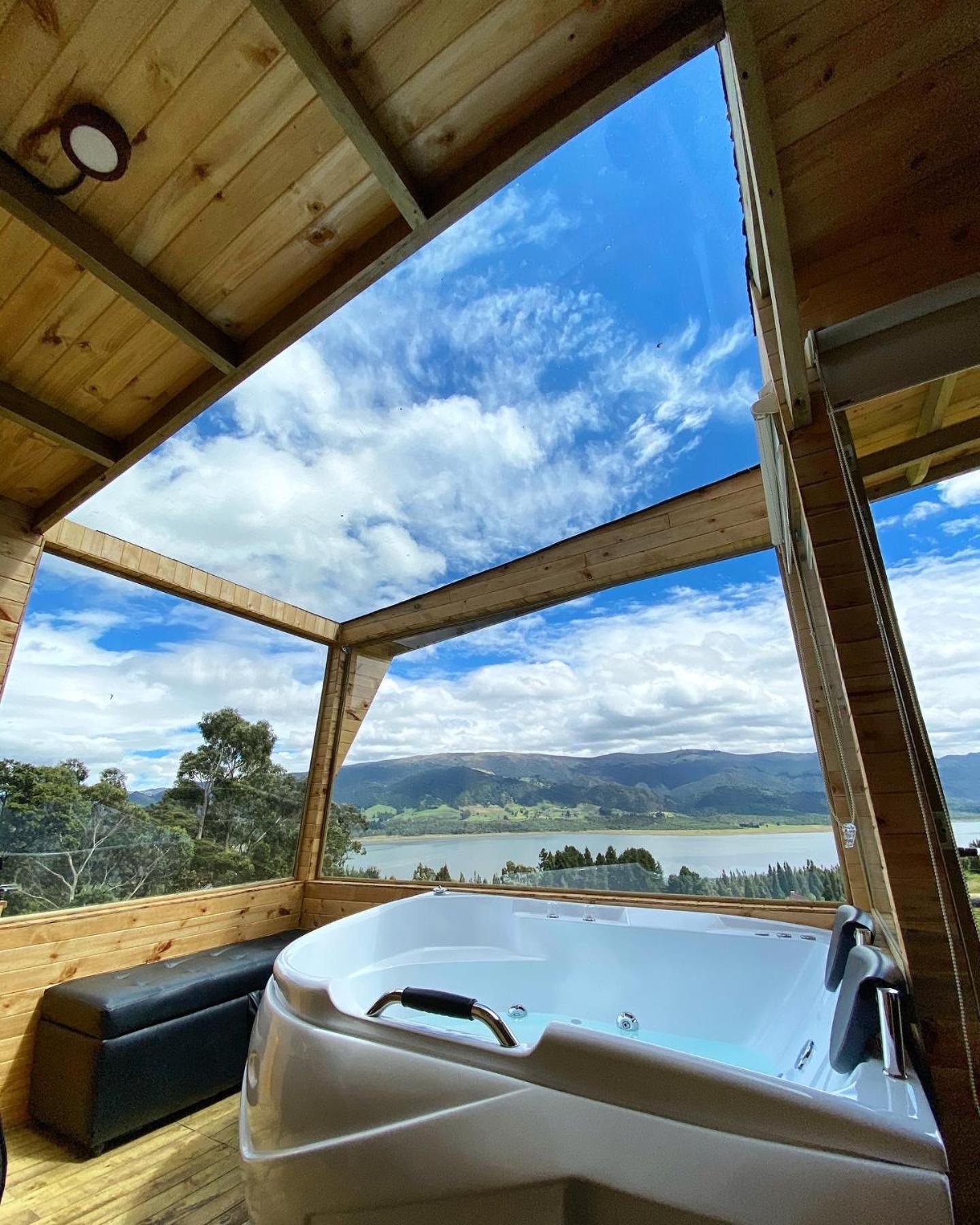 Deluxe Double Room with Bath - Photo 8
