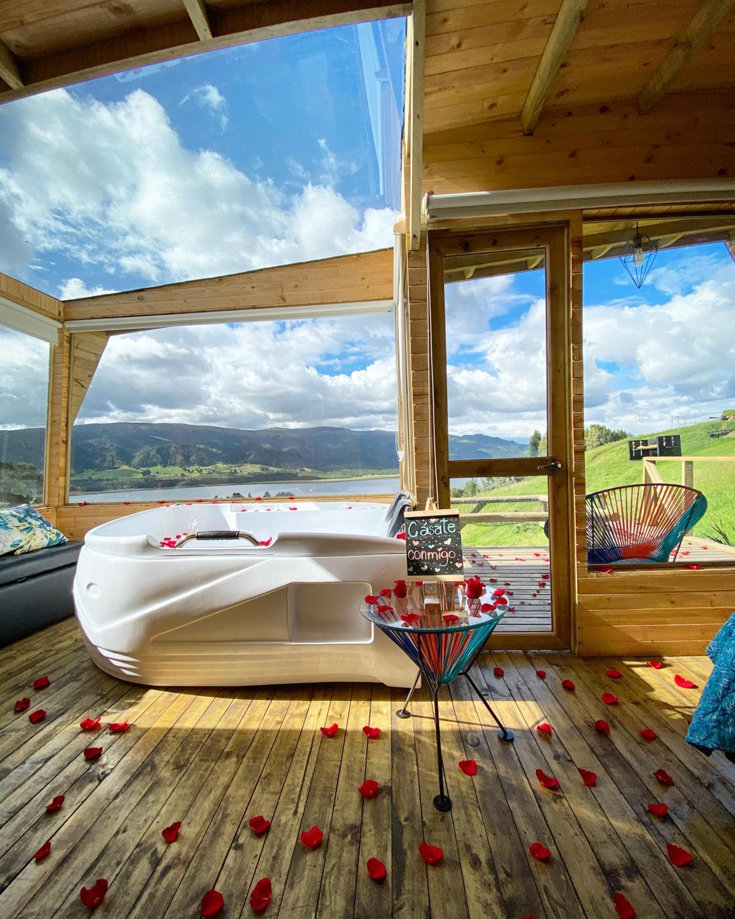 Deluxe Double Room with Bath - Photo 13