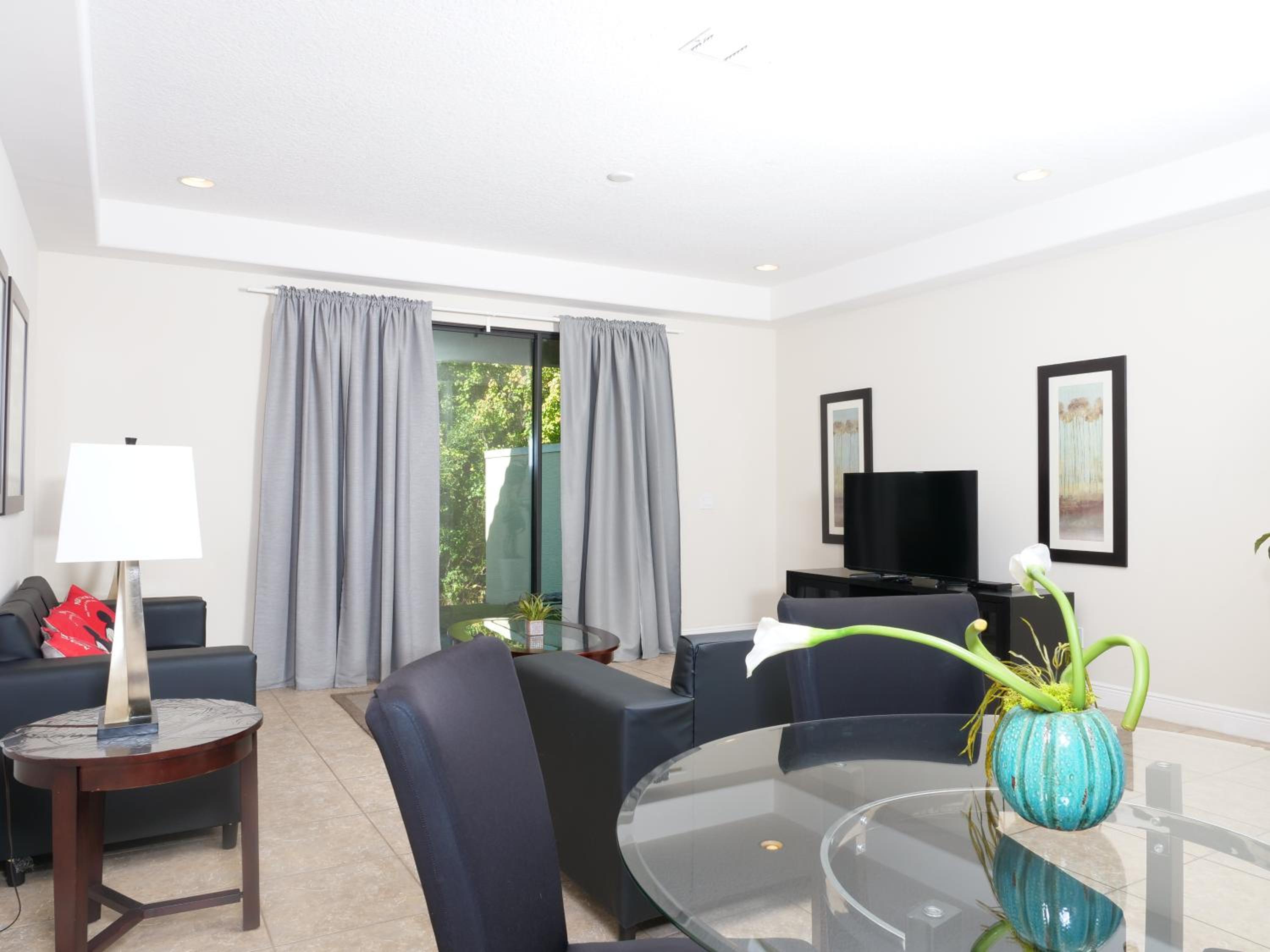 Three-Bedroom Townhouse - Photo 38