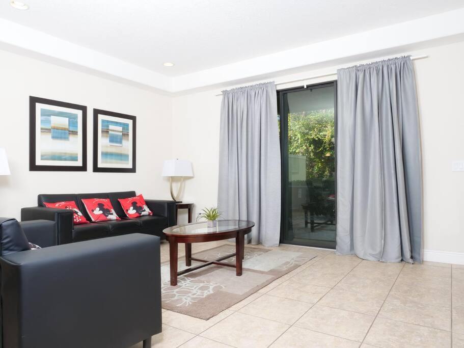 Three-Bedroom Townhouse - Photo 9