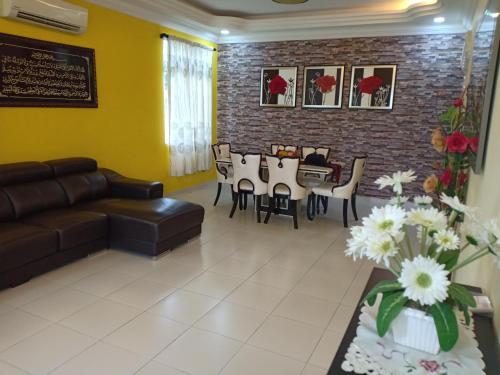 Three-Bedroom House photo 1