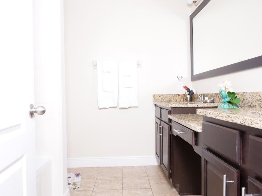 Three-Bedroom Townhouse - Photo 26