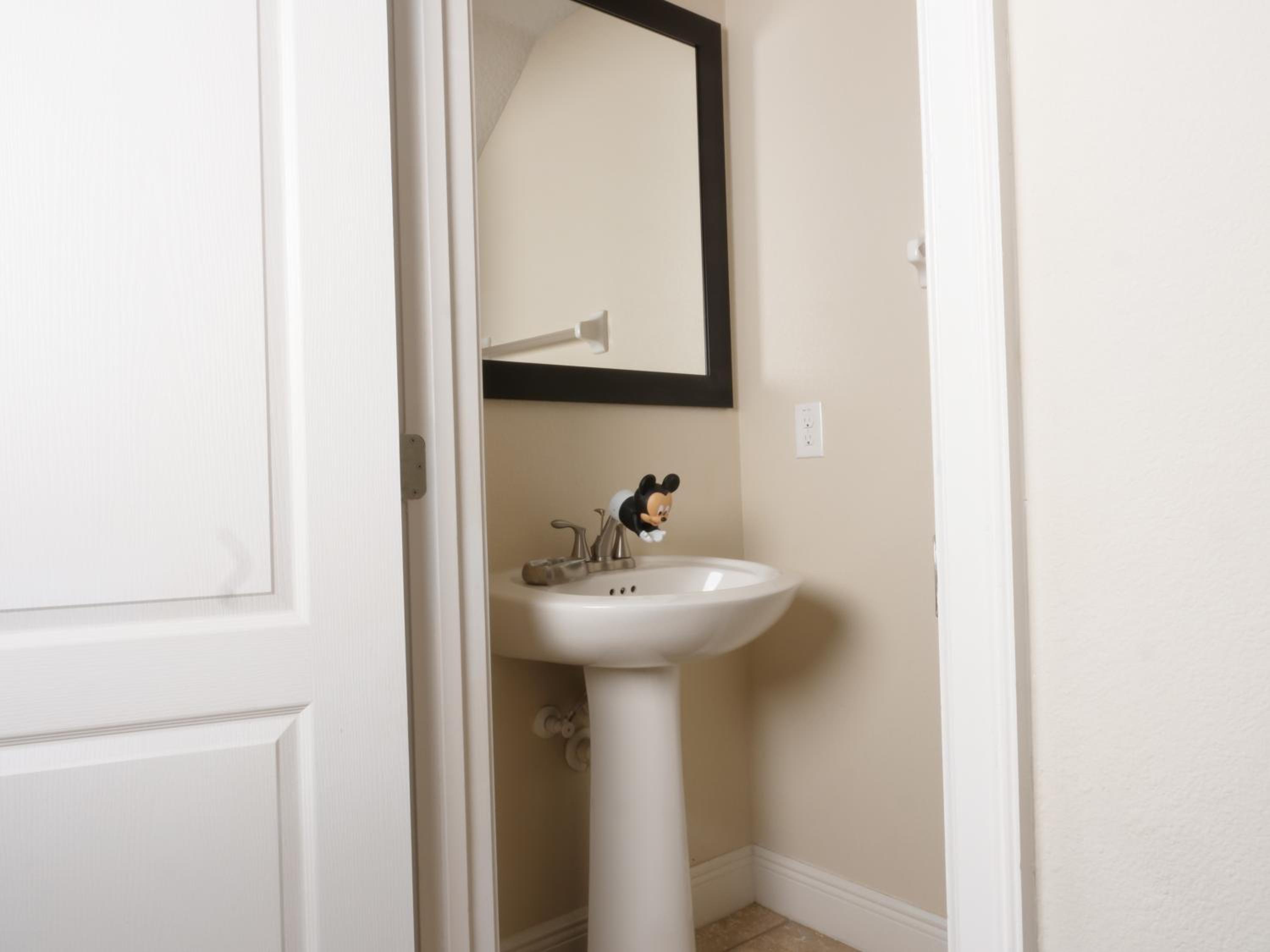 Three-Bedroom Townhouse - Photo 2