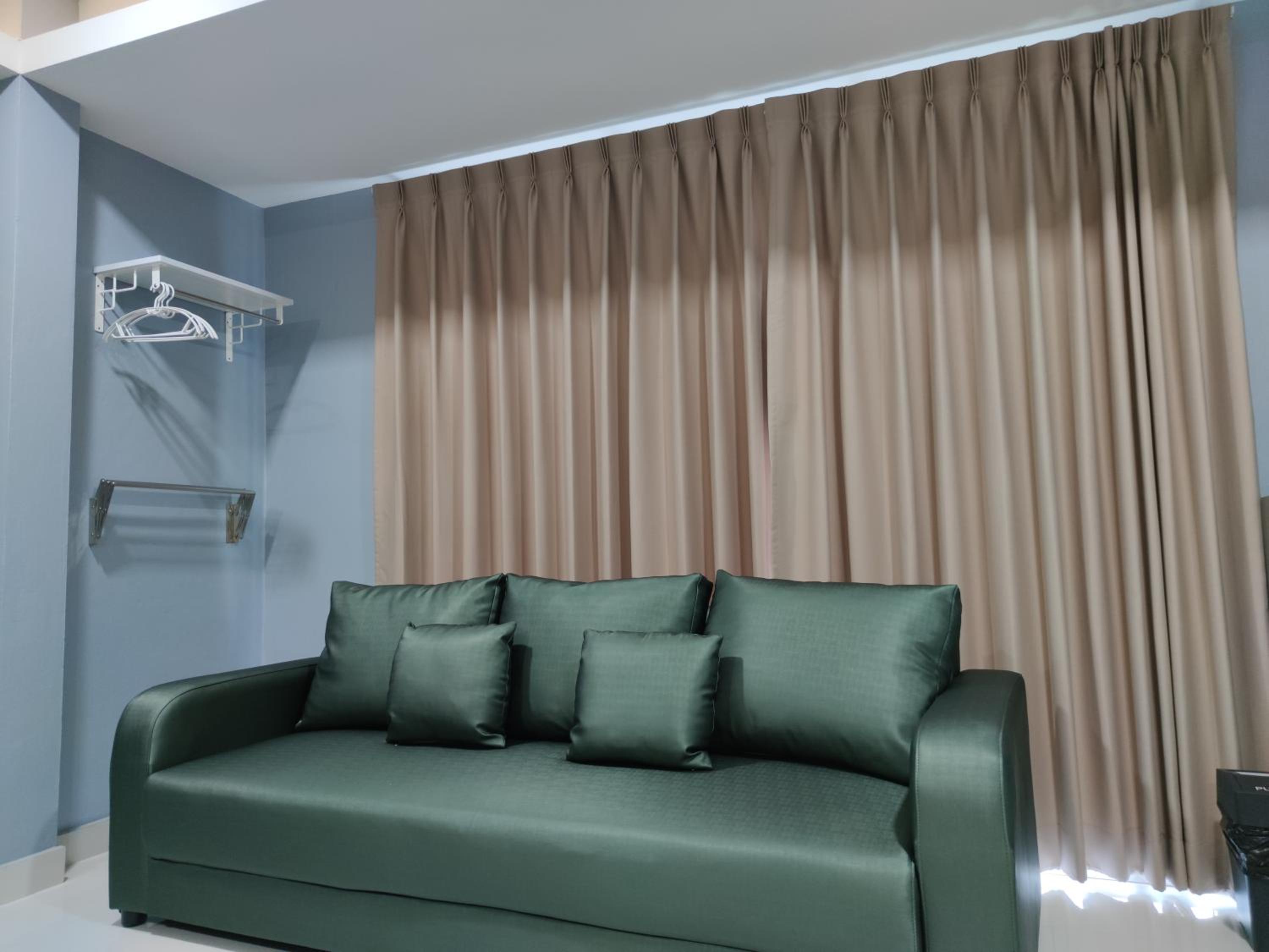 Deluxe King Room - Photo 5