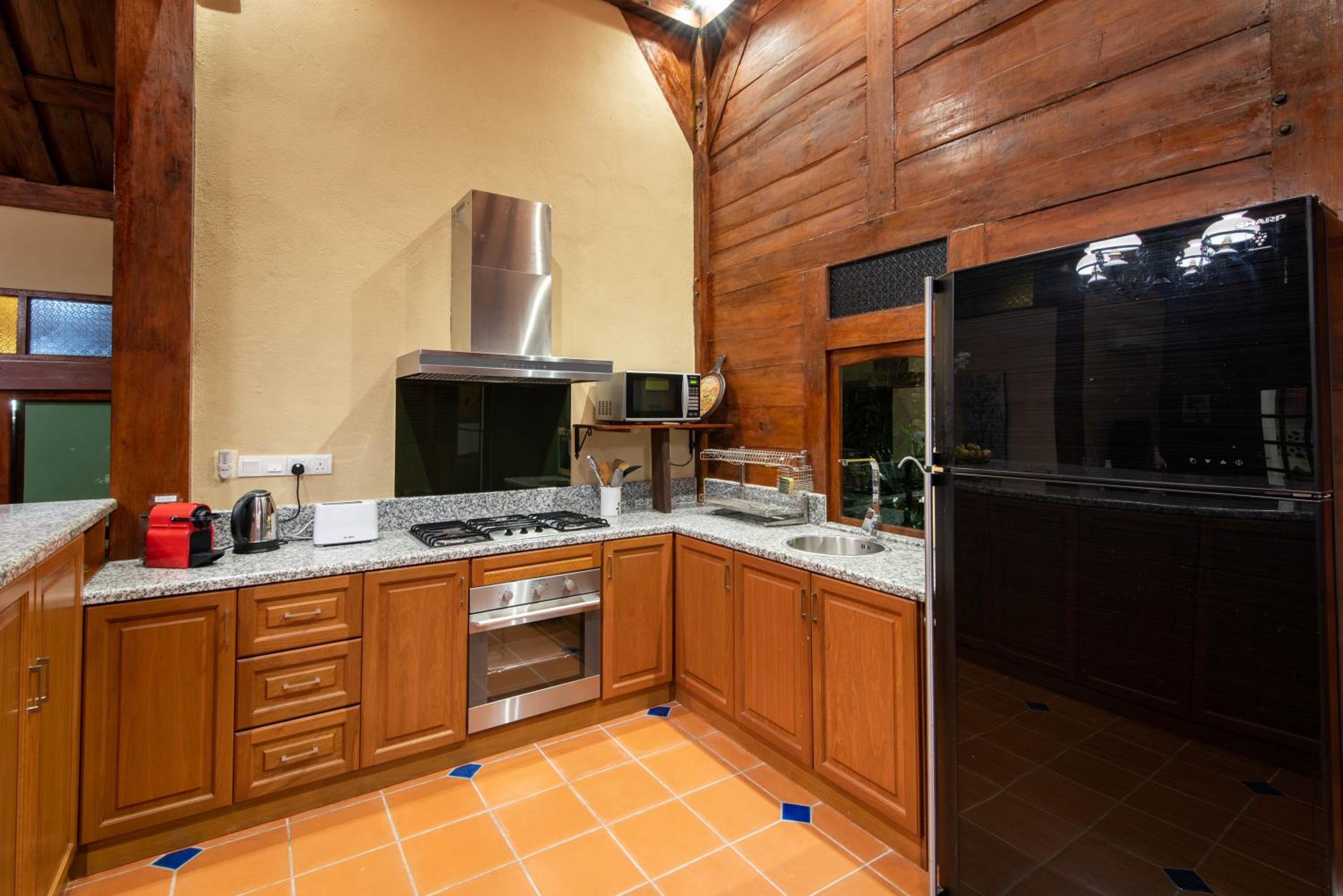 Limasan Satu Villa - Photo 3