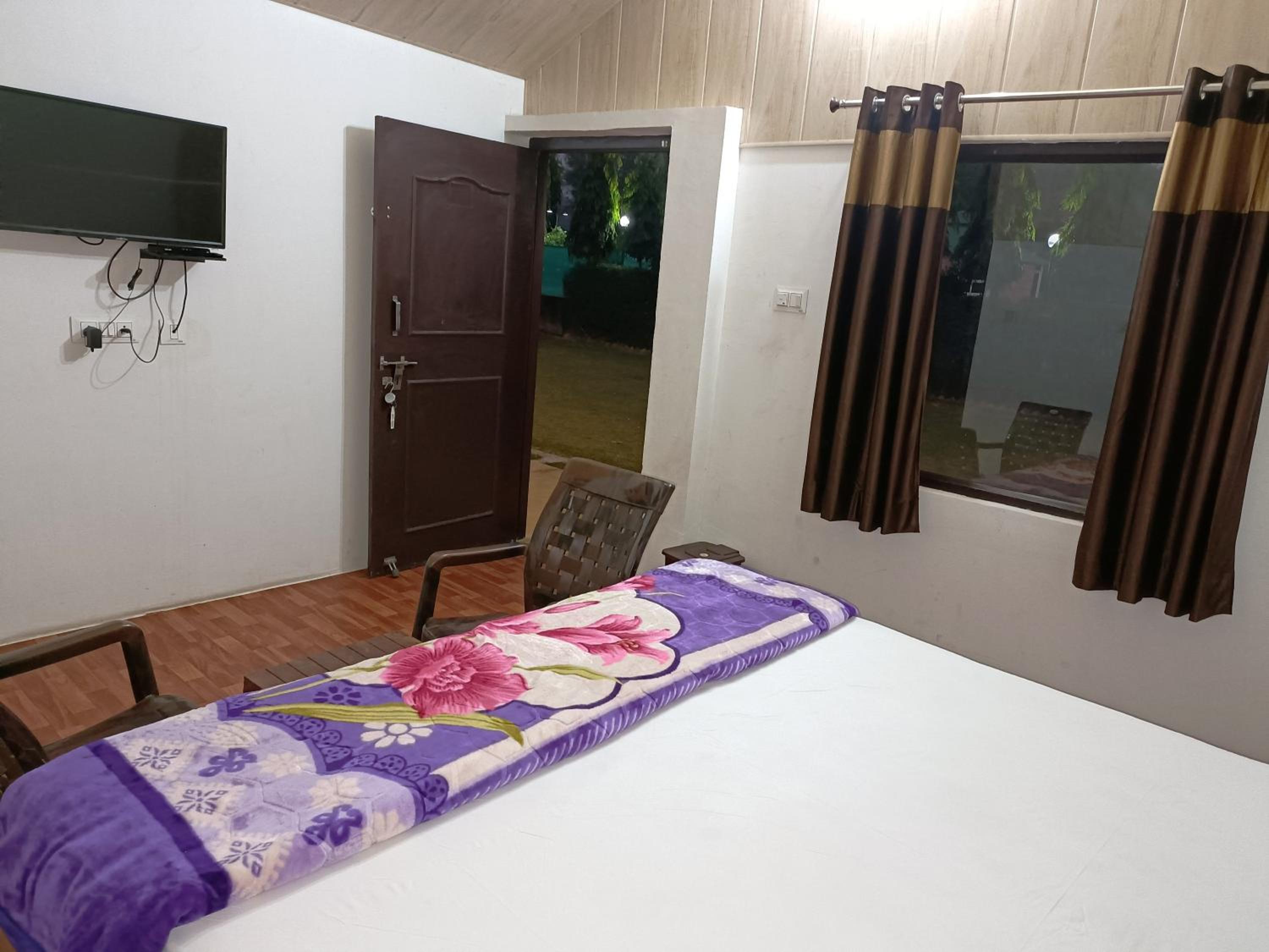 Deluxe Room - Photo 5