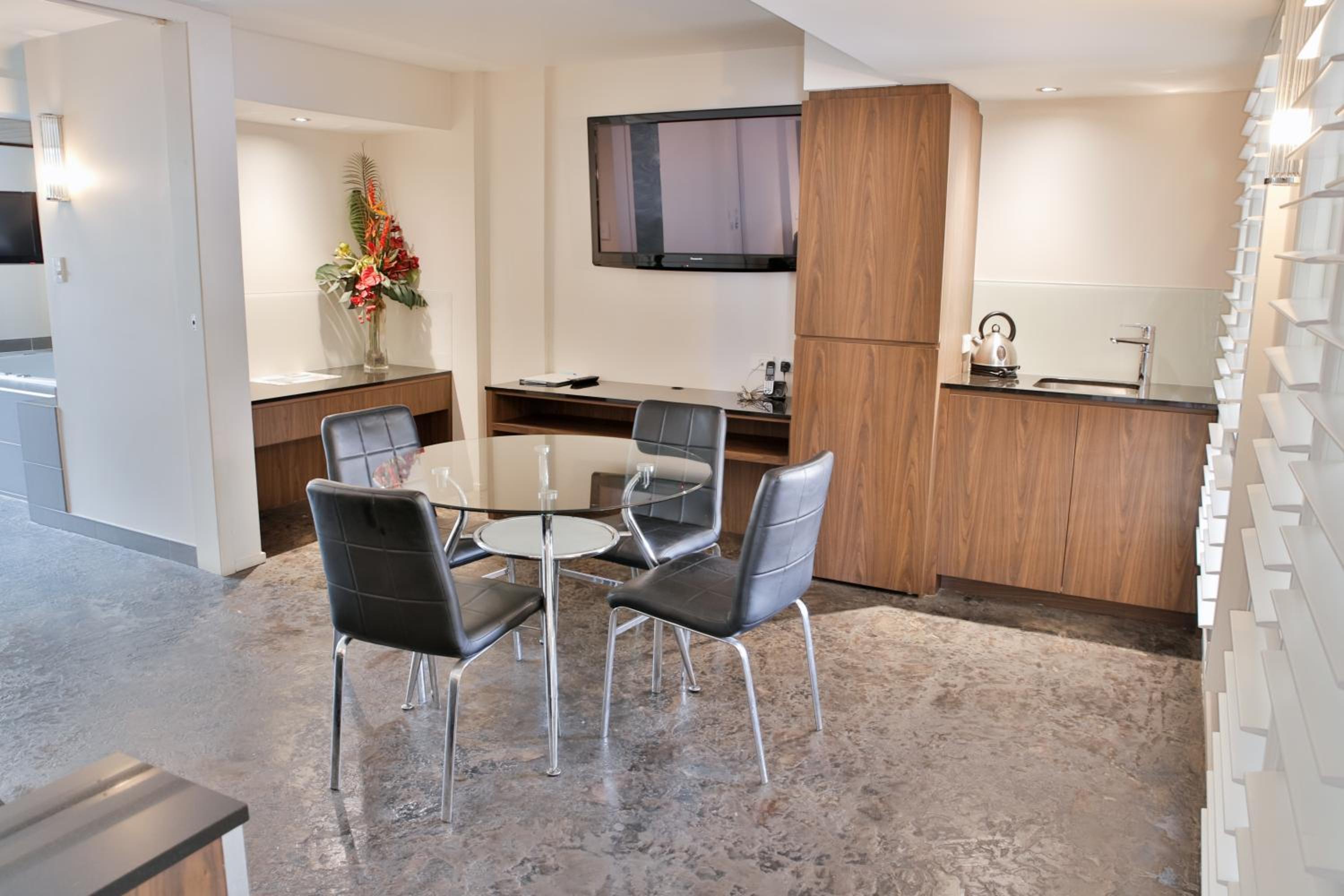 King Suite with Spa Bath photo 2