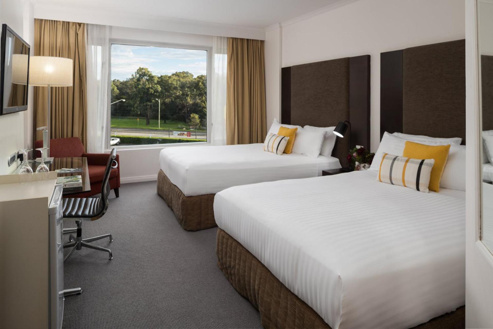 Queen Room with Two Queen Beds - Photo 4