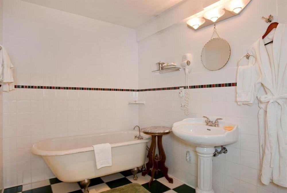 Deluxe Queen Room photo 2