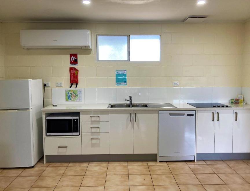 Standard 1 Bedroom Poolside Unit - S6 photo 3