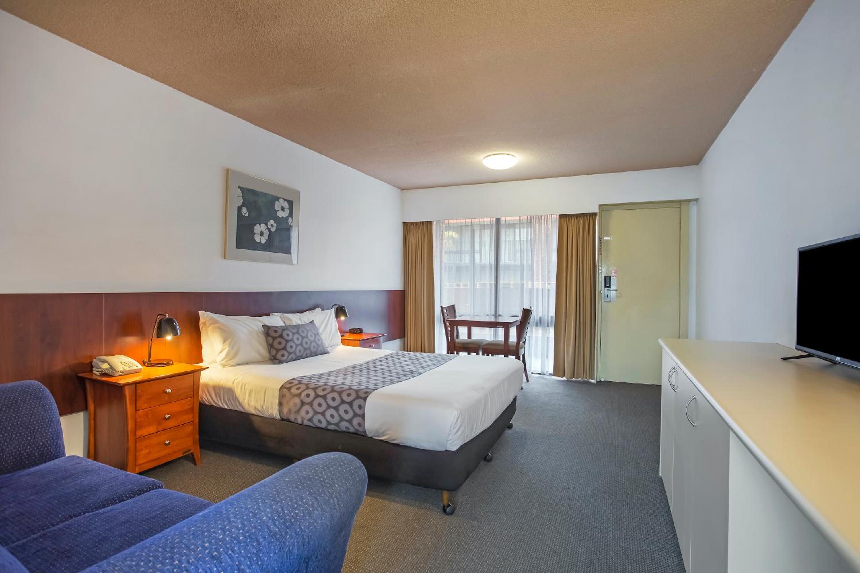 Queen Room - Photo 7