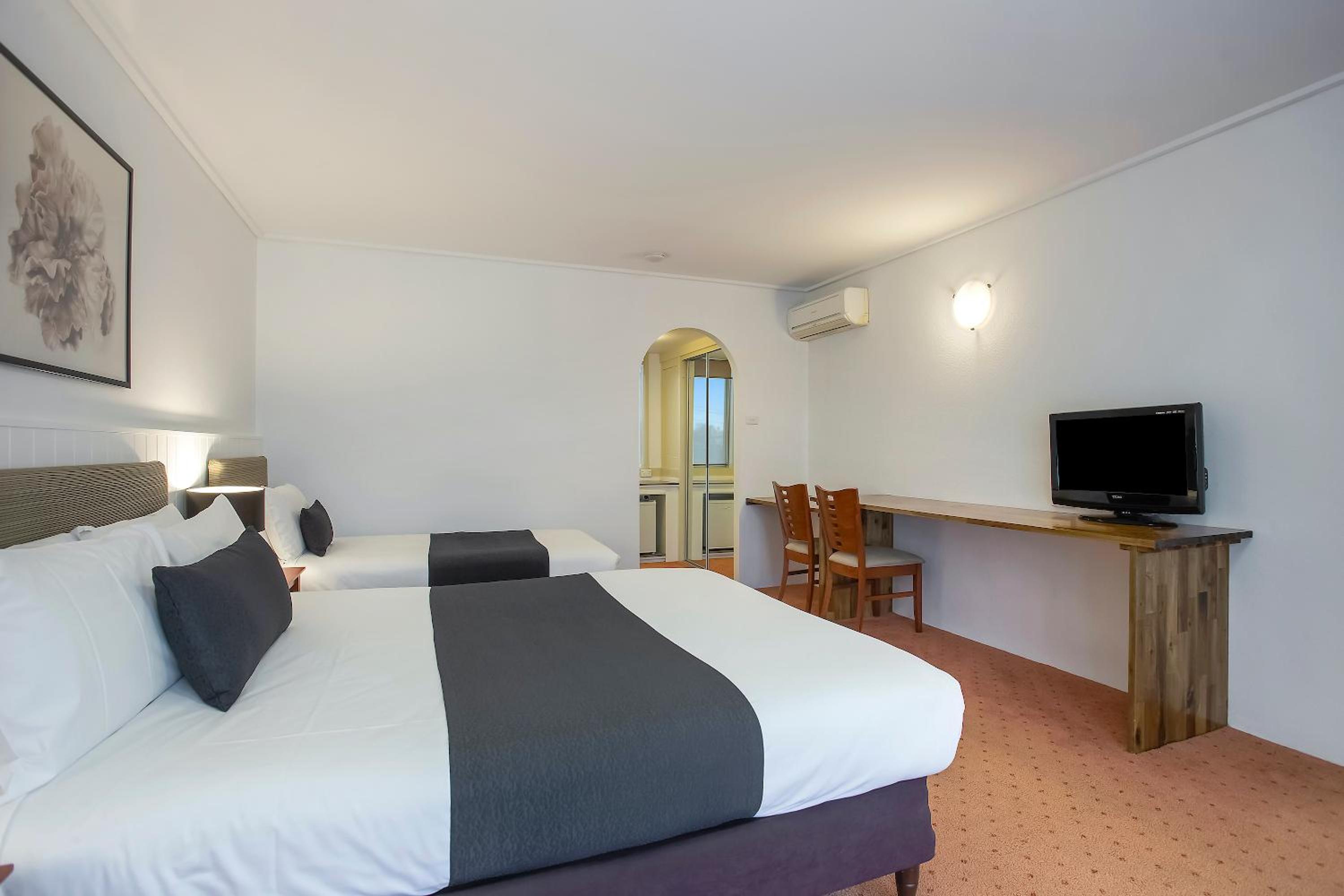 Twin Room - Photo 3