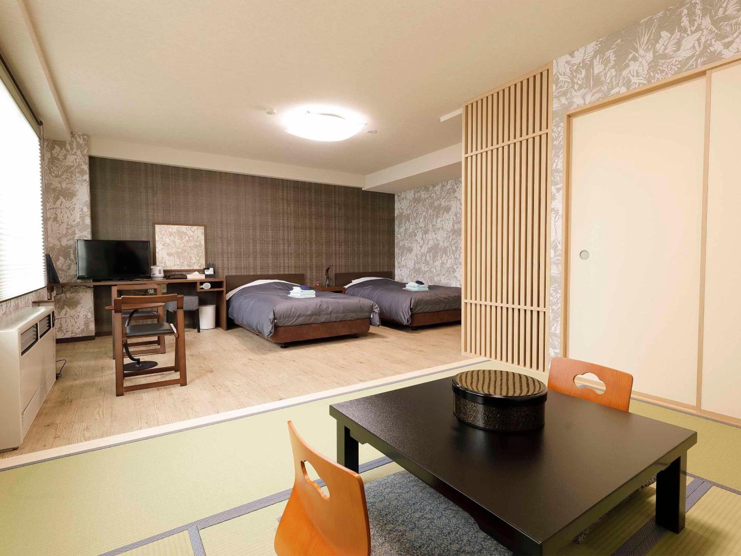 Modern Japanese-Style Room - Photo 5