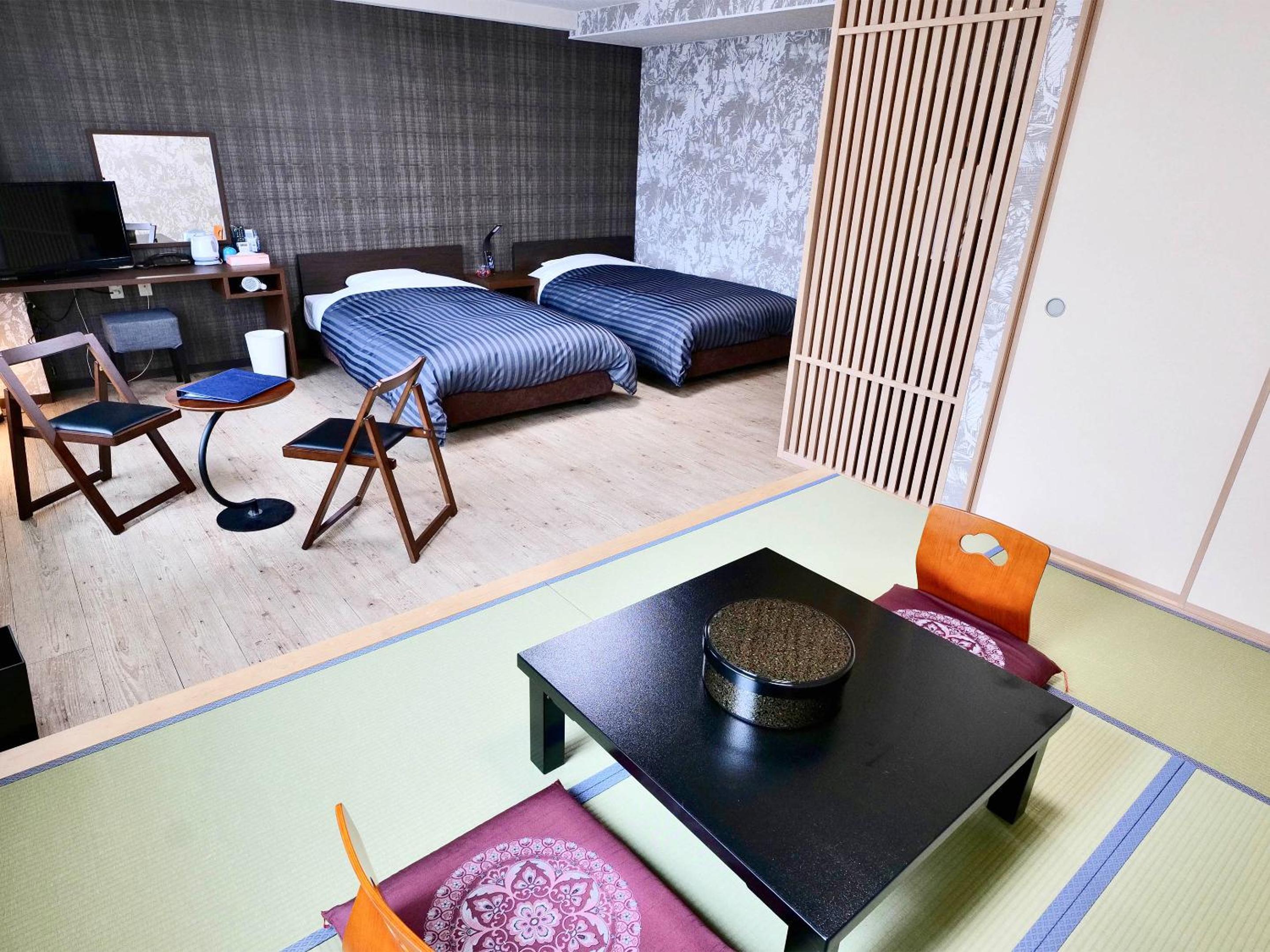 Modern Japanese-Style Room - Photo 1
