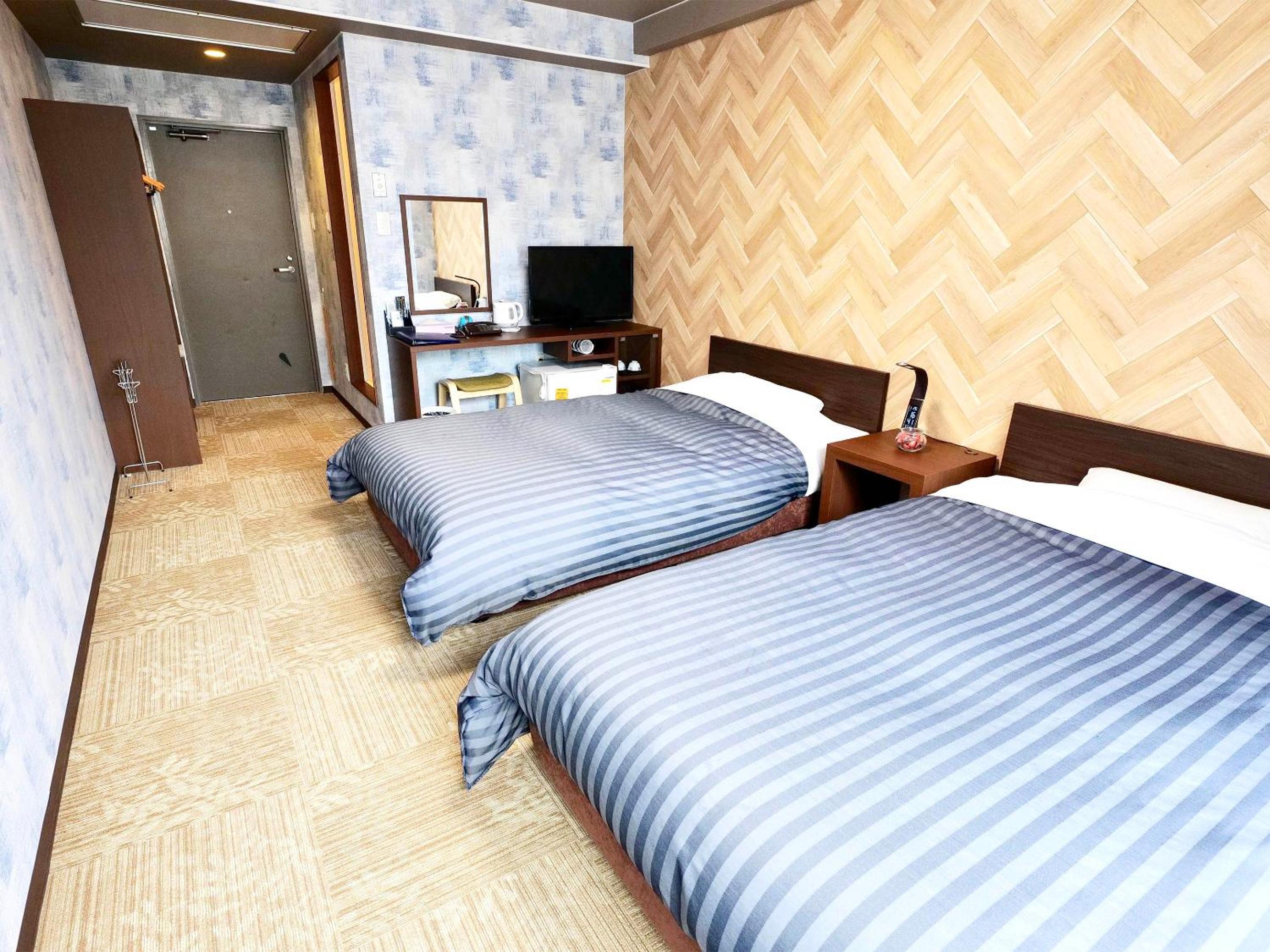 Standard Twin Room - Photo 2