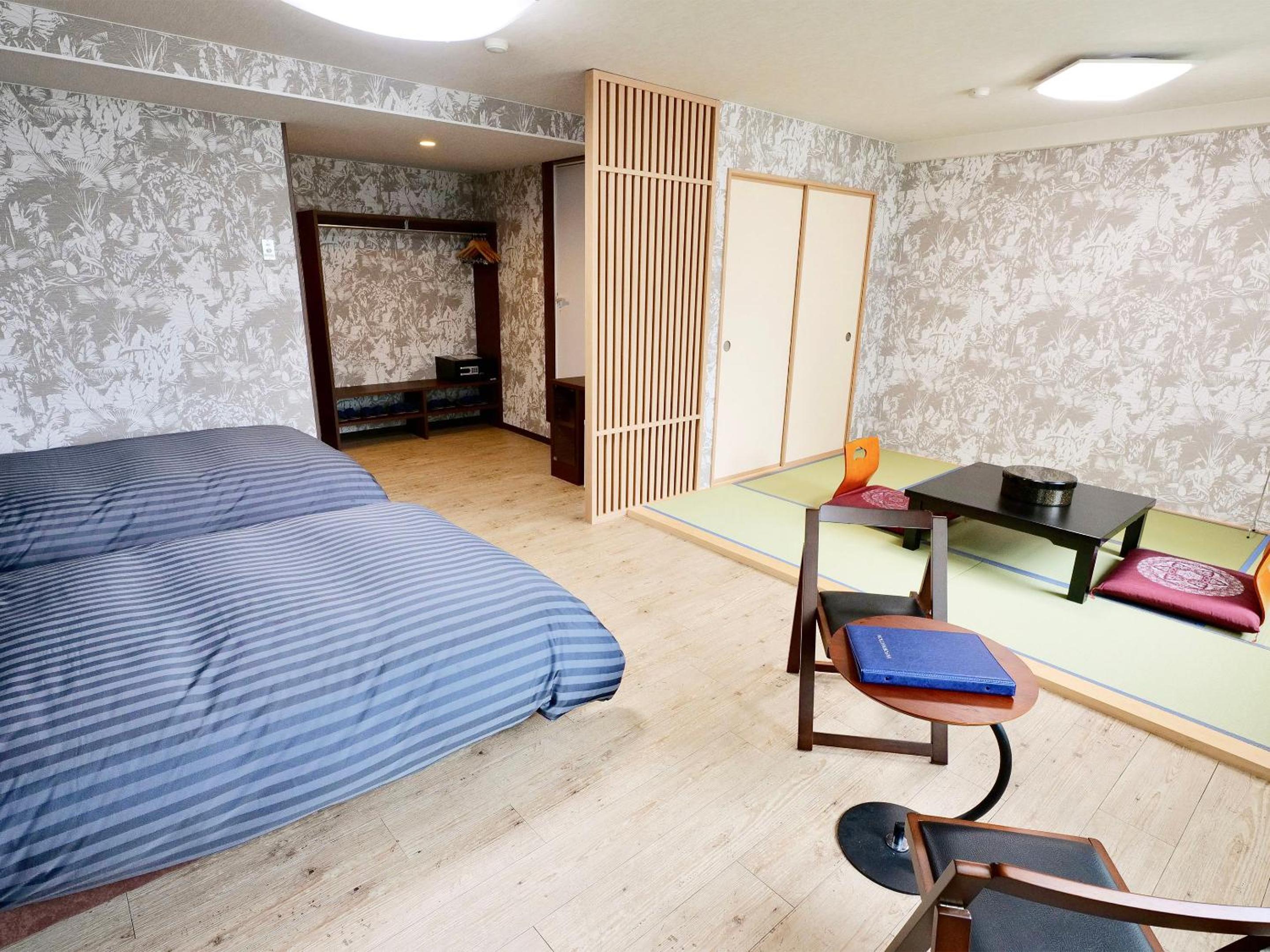 Modern Japanese-Style Room - Photo 2