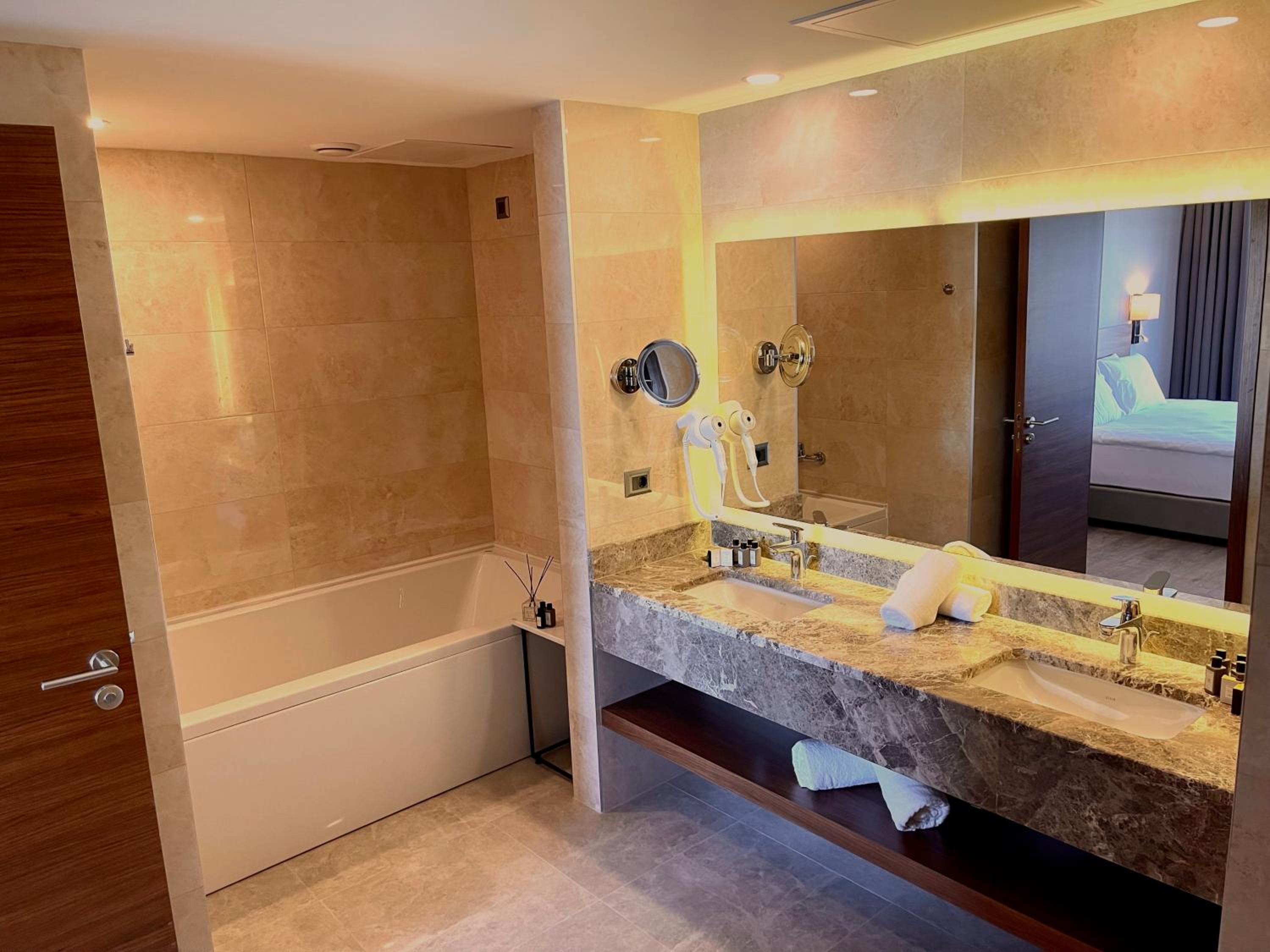 King Suite photo 2