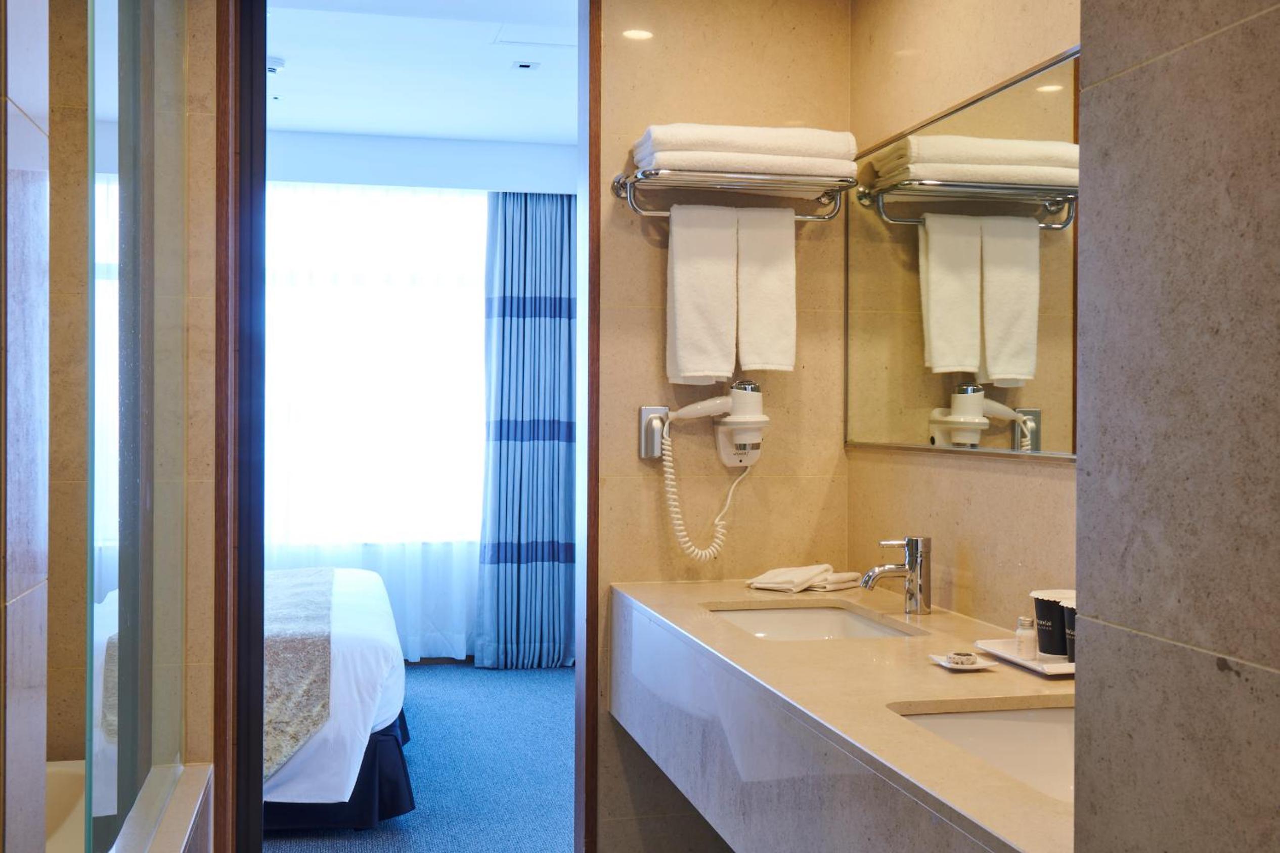 Corner Suite with Sea View photo 3