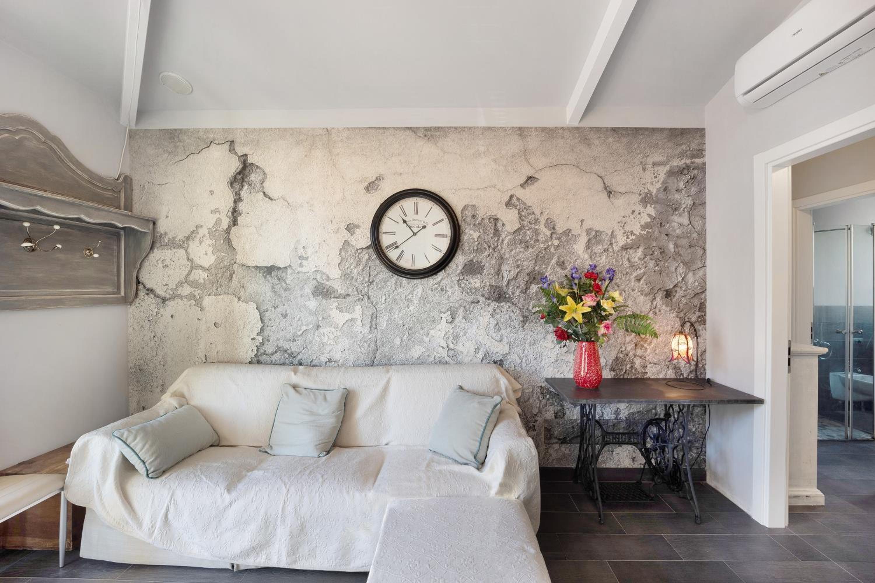 Two-Bedroom Deluxe Apartment with Garden View