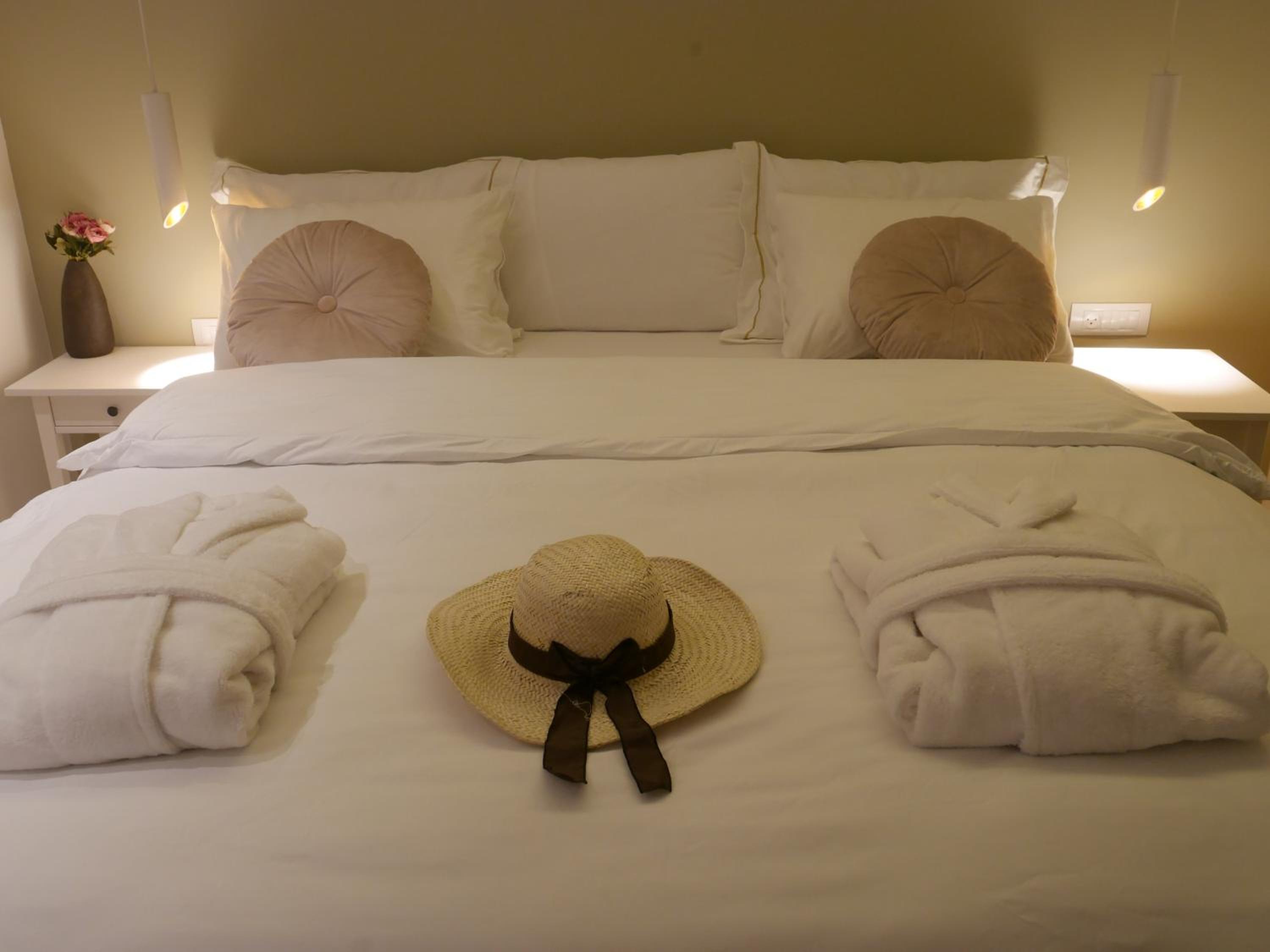 Deluxe Double Room with Balcony - Photo 1