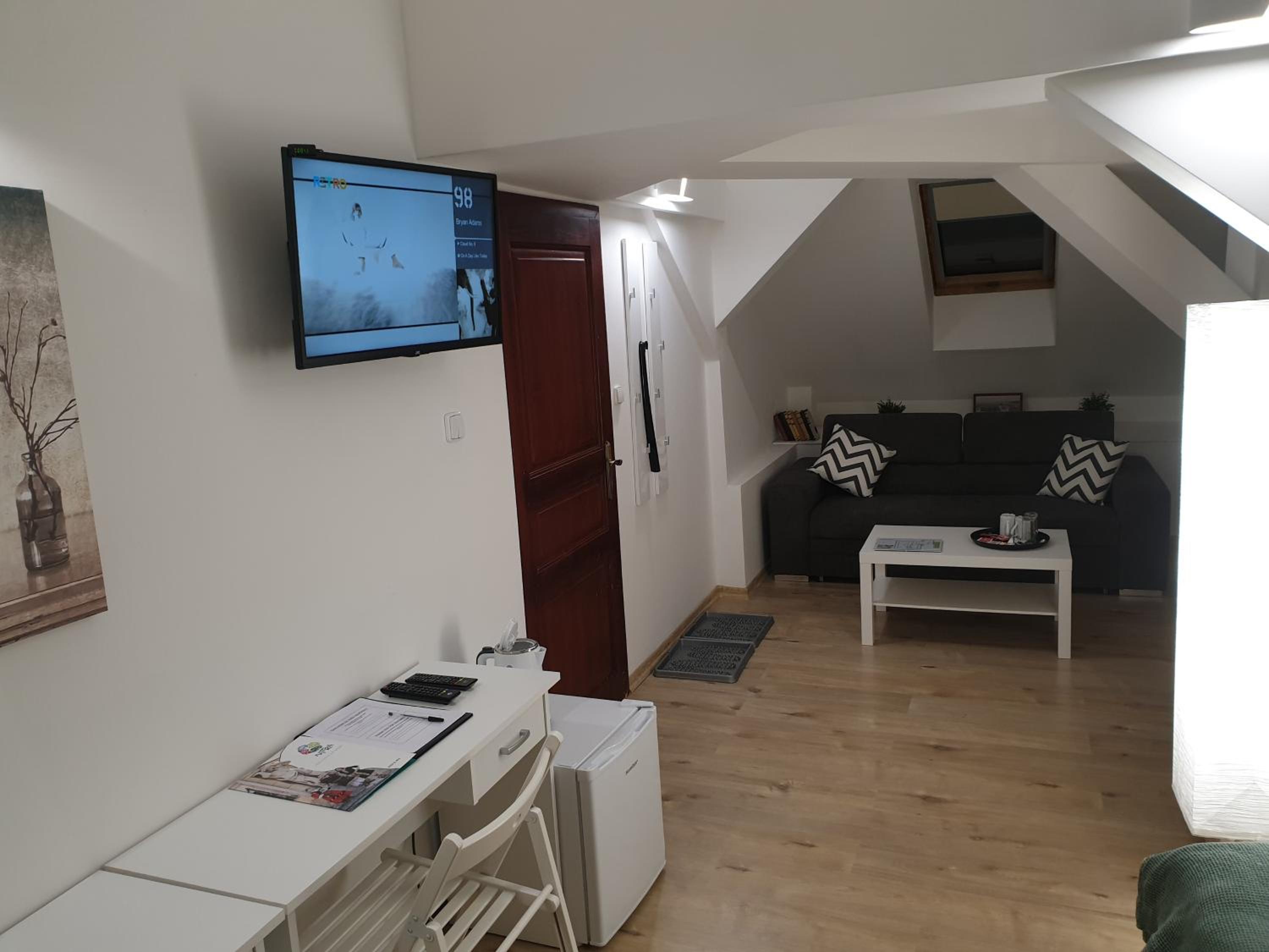Double or Twin Room - Photo 5