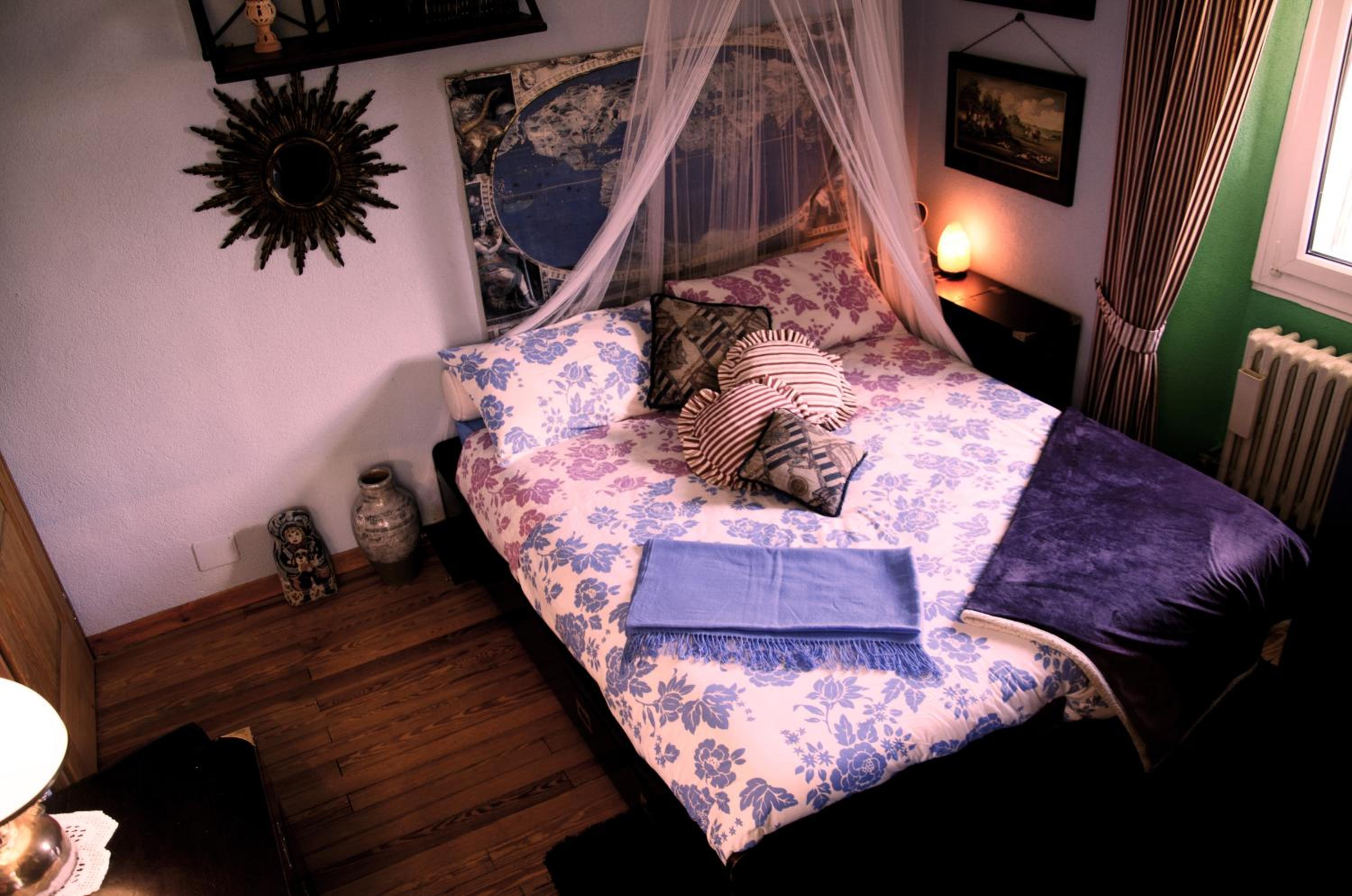 Double Room with Shared Bathroom photo 2