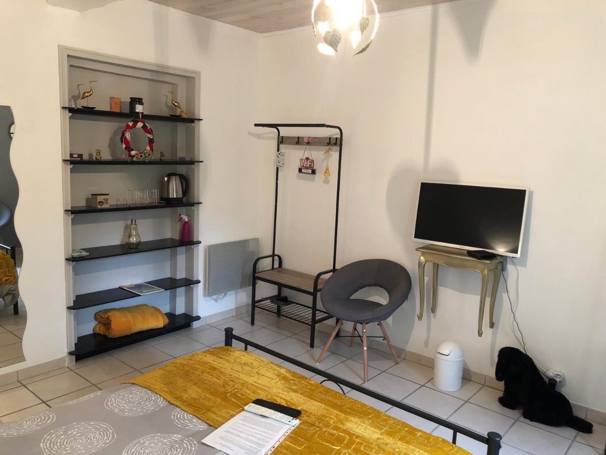 Double Room with Private External Bathroom photo 2