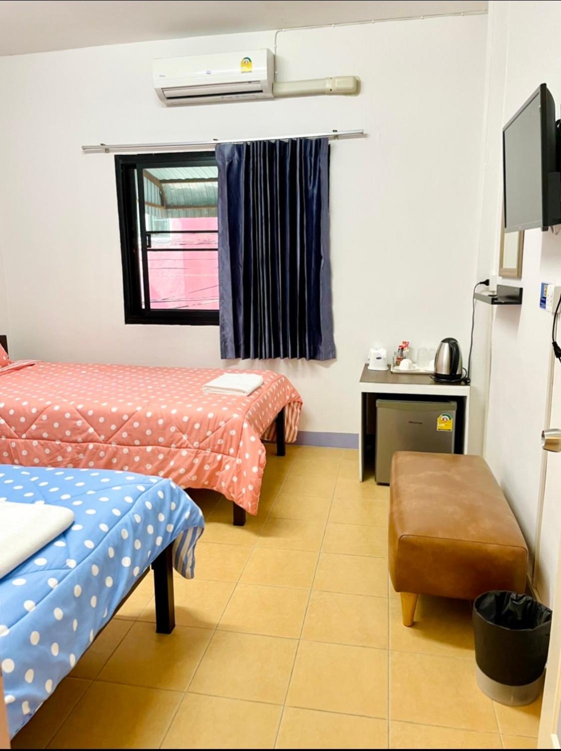 Twin Room with Private External Bathroom photo 1