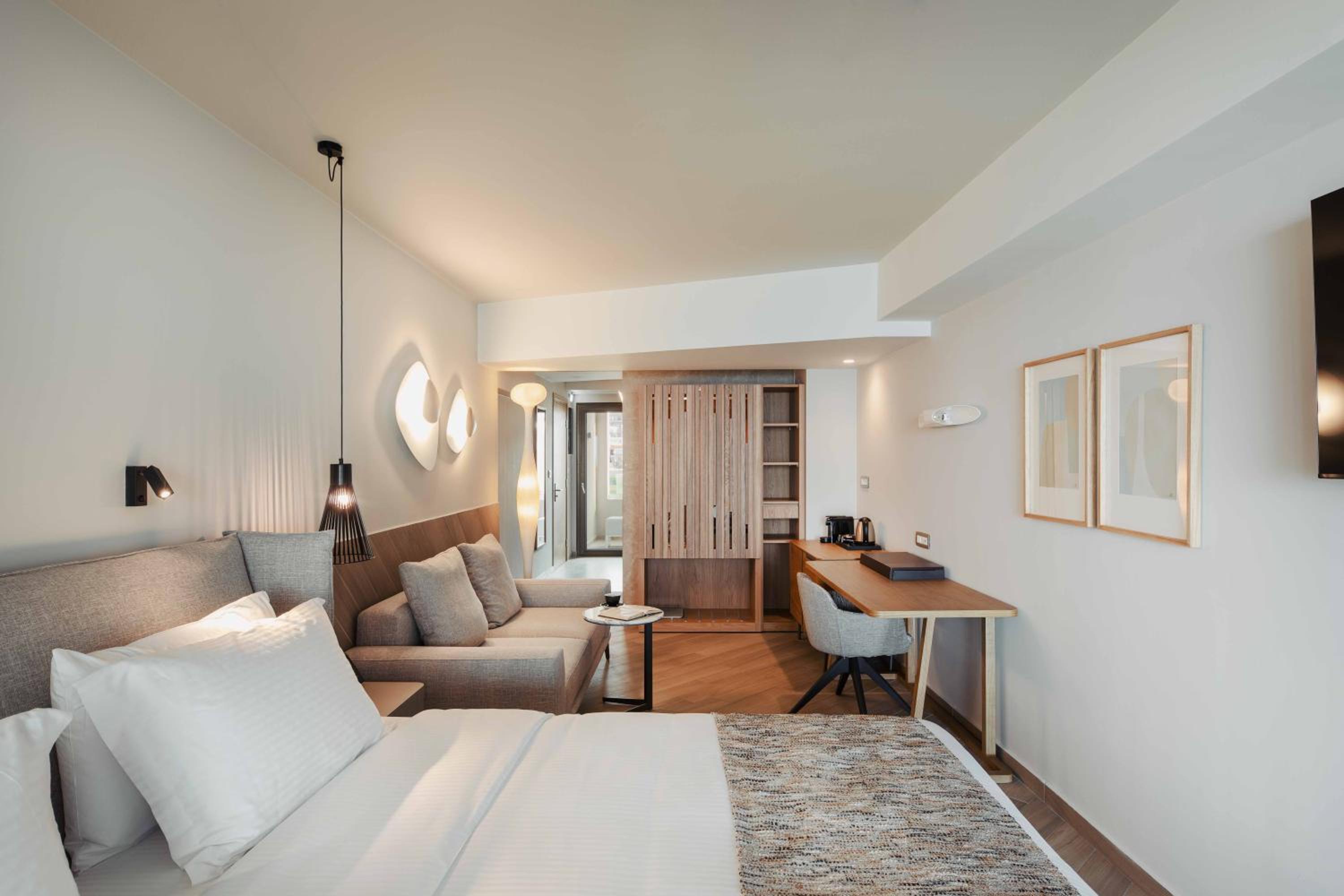 Deluxe Suite with Spa Bath - Photo 1