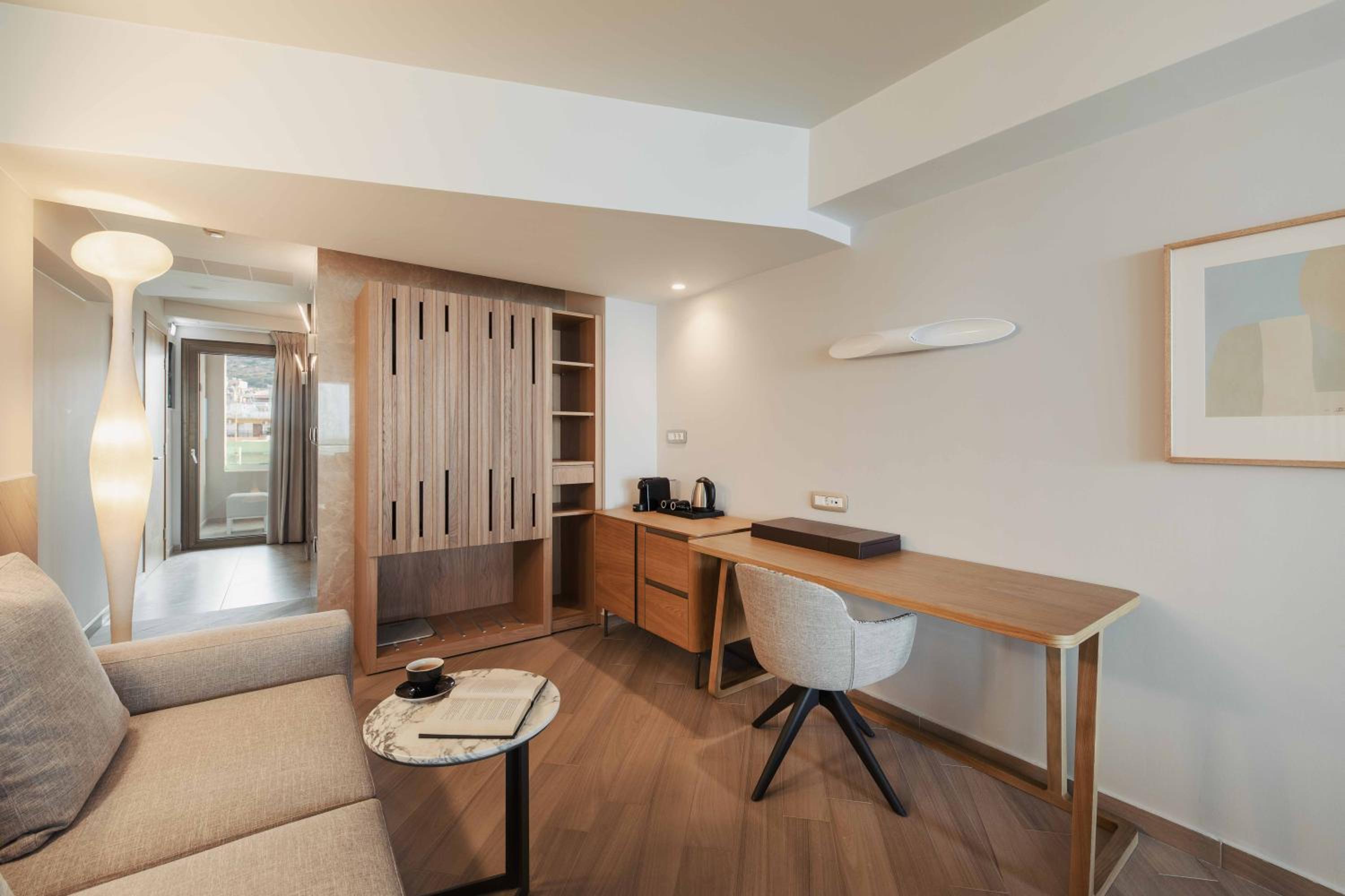 Deluxe Suite with Spa Bath - Photo 2