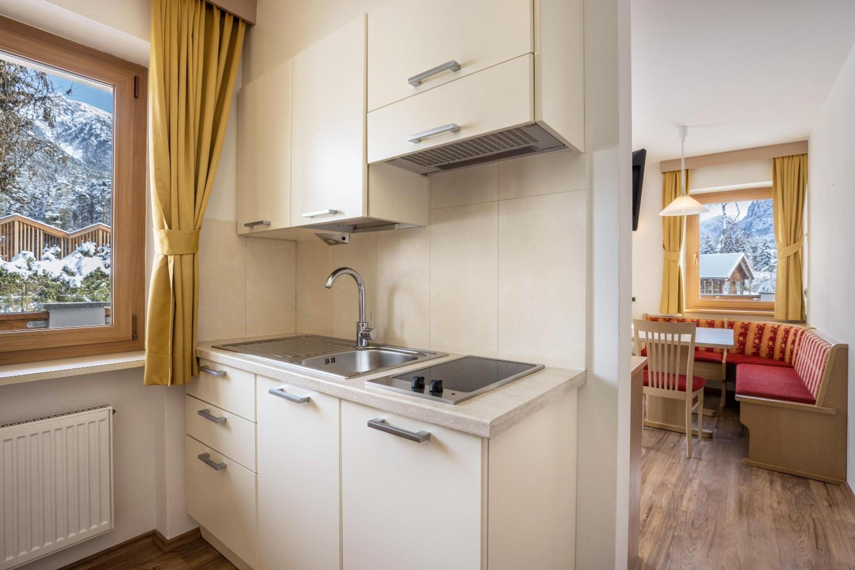 Superior One-Bedroom Apartment with Balcony - Photo 3